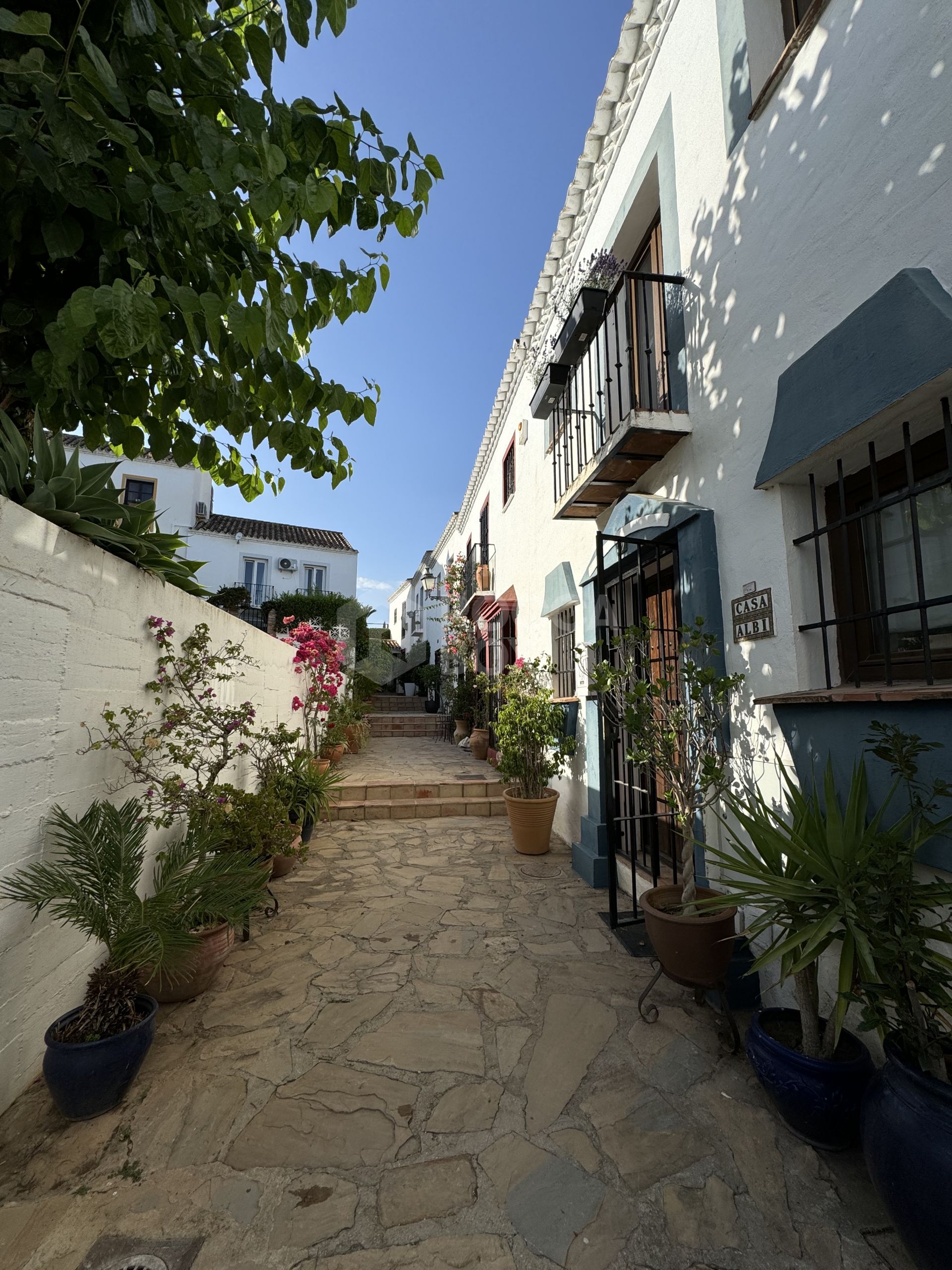 Charming Townhouse for Rent in El Naranjal Nueva Andalucía