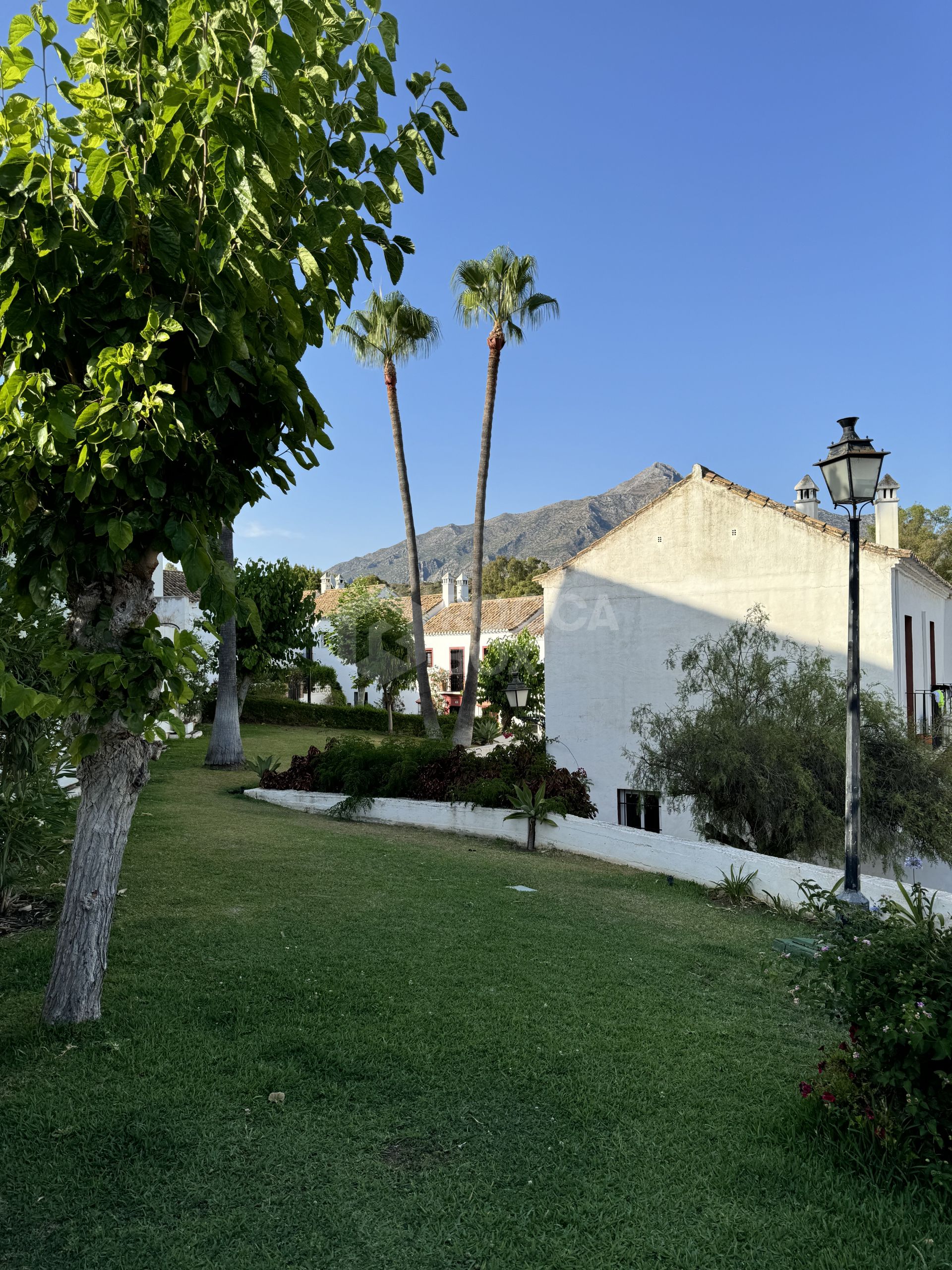 Charming Townhouse for Rent in El Naranjal Nueva Andalucía