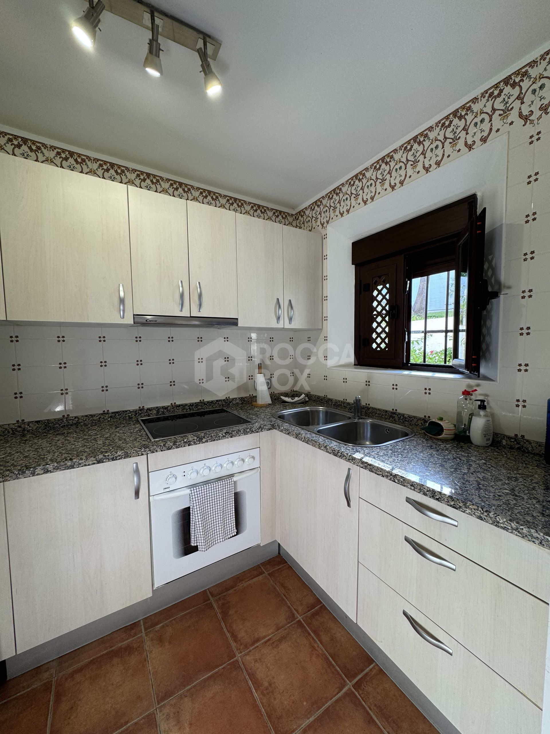 Charming Townhouse for Rent in El Naranjal Nueva Andalucía