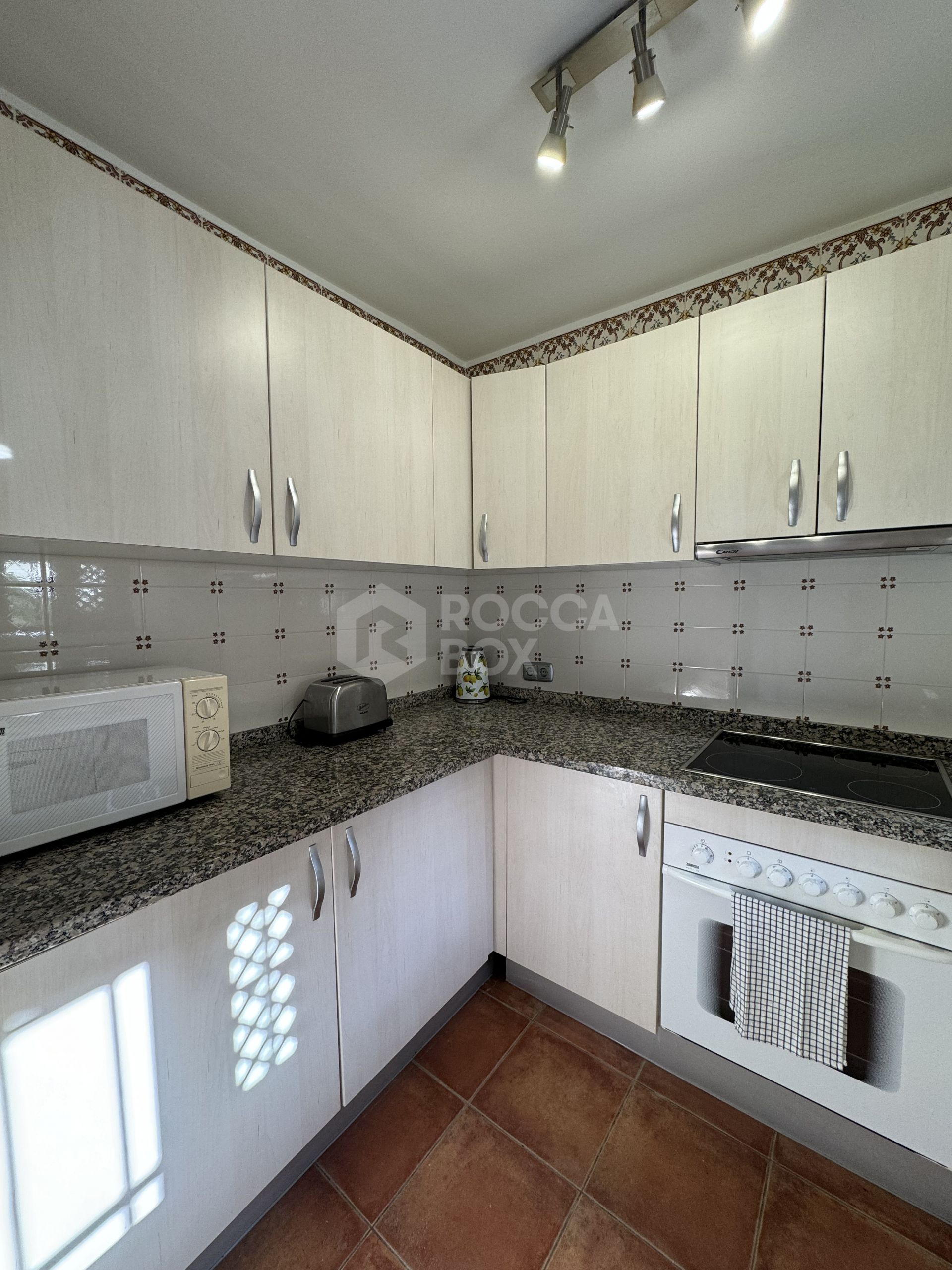 Charming Townhouse for Rent in El Naranjal Nueva Andalucía