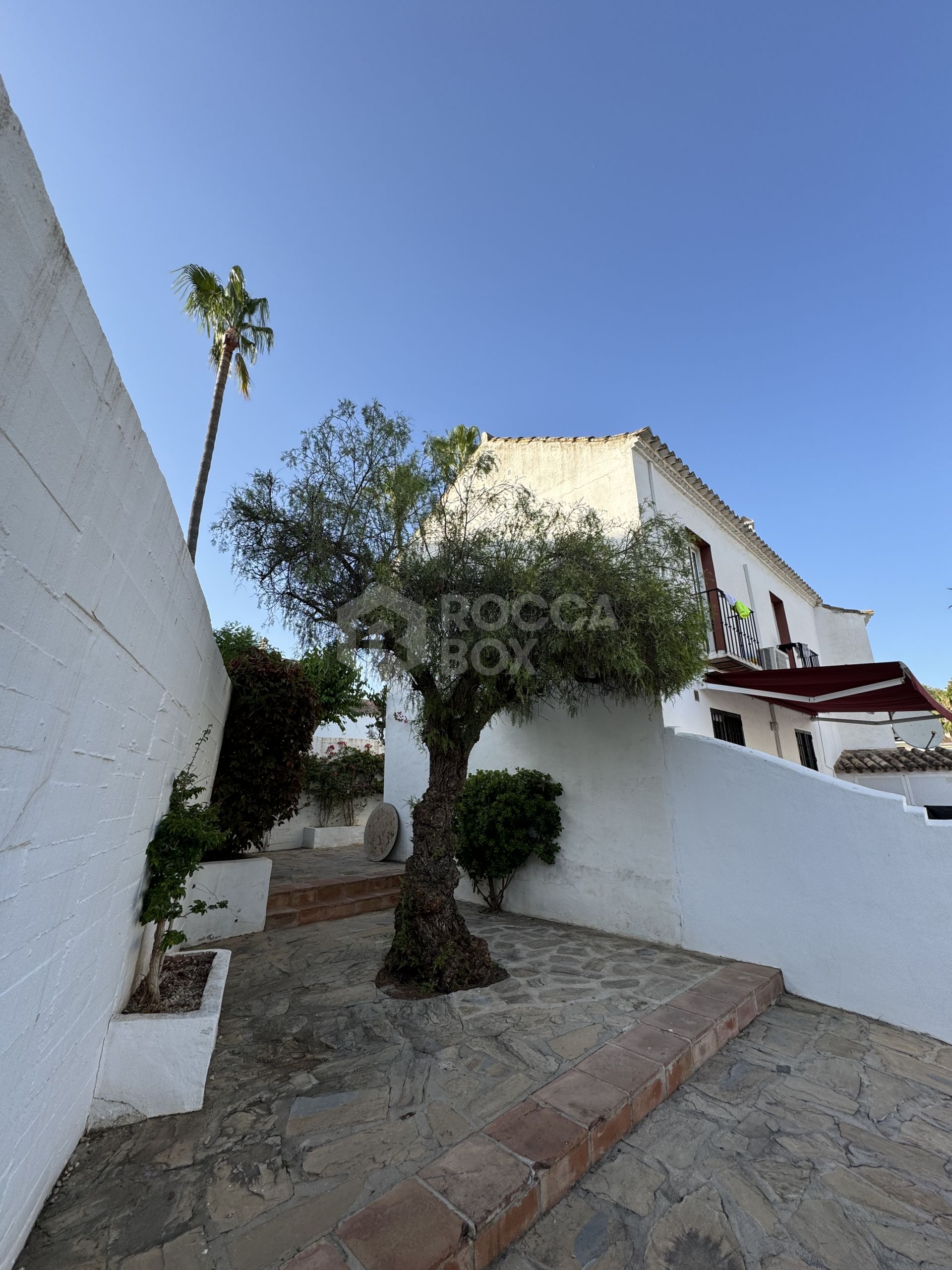 Charming Townhouse for Rent in El Naranjal Nueva Andalucía