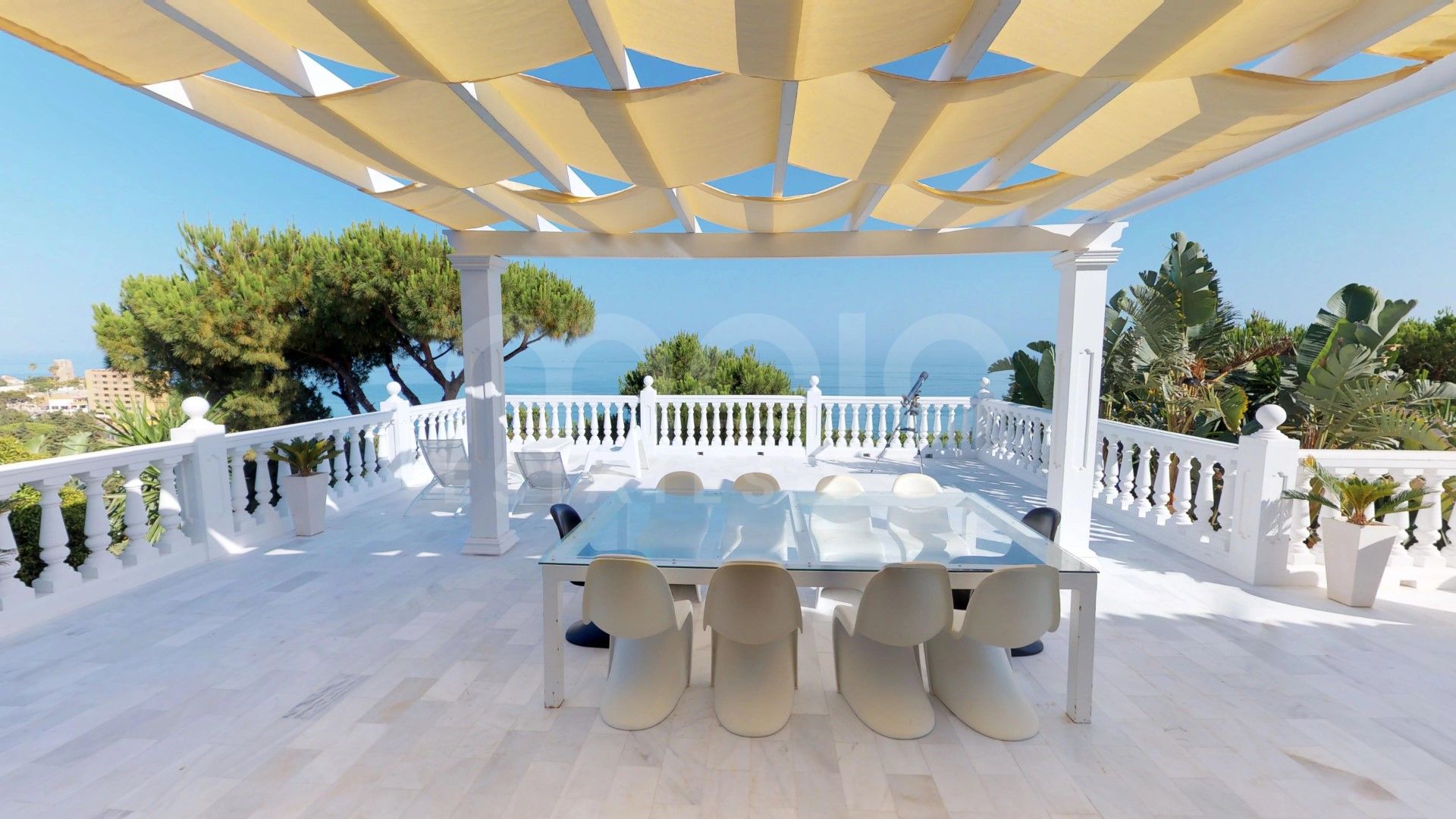 Villa for sale in Benalmadena