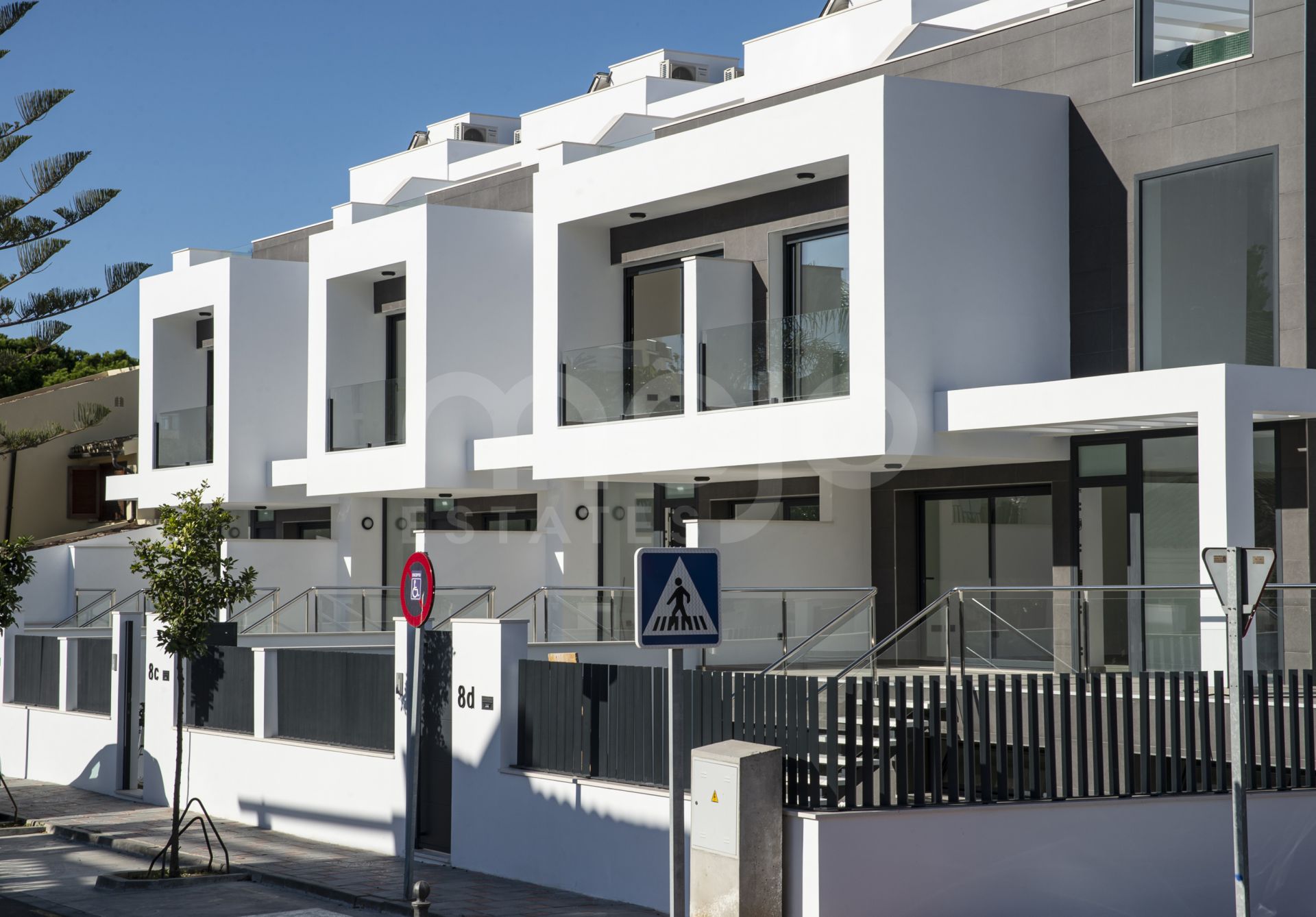 Adelfas Garden is a new boutique development of 4 unique single family townhouses in the center of Fuengirola and near the beach.