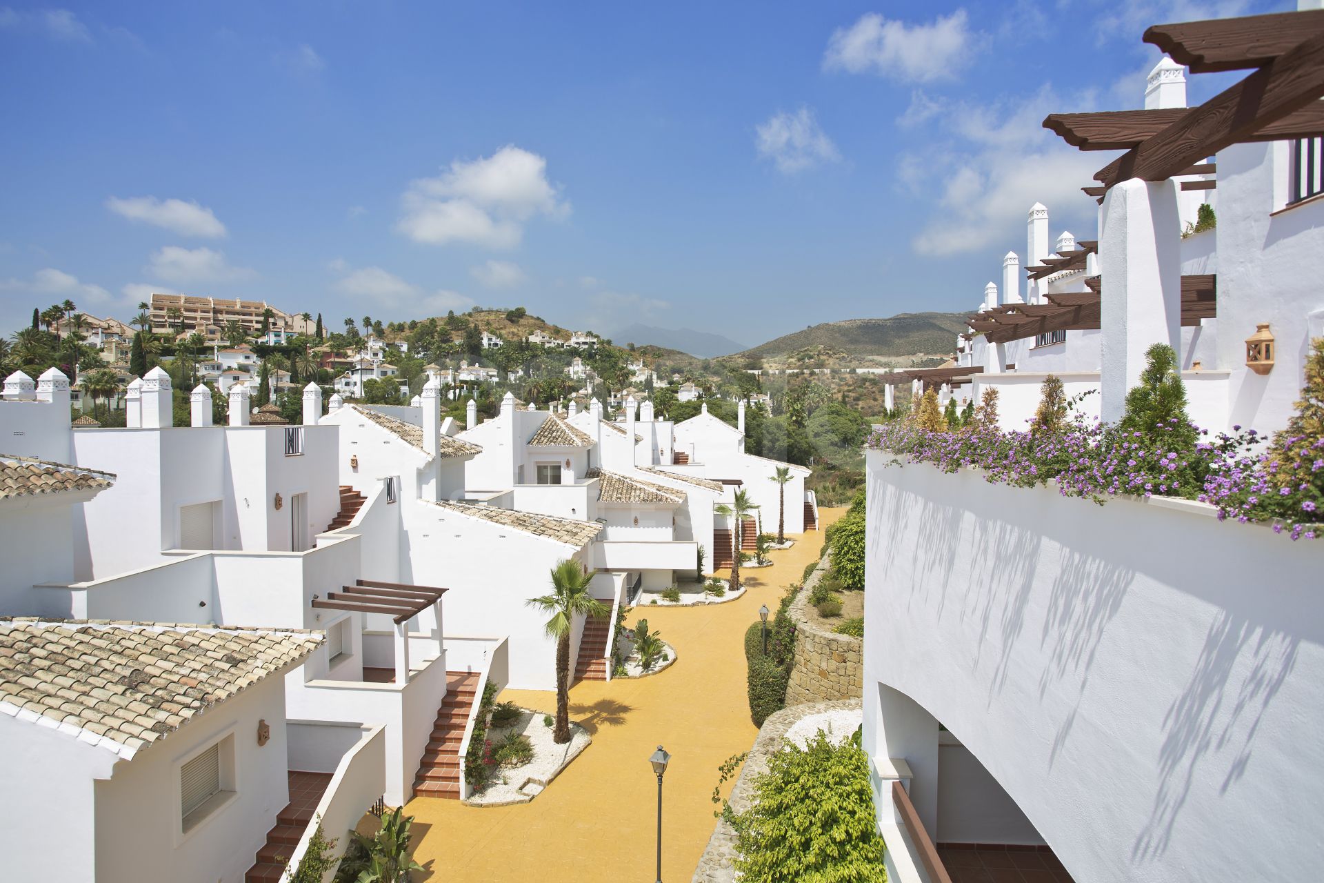 Aloha Royal, brand new apartments and penthouses in Nueva Andalucía