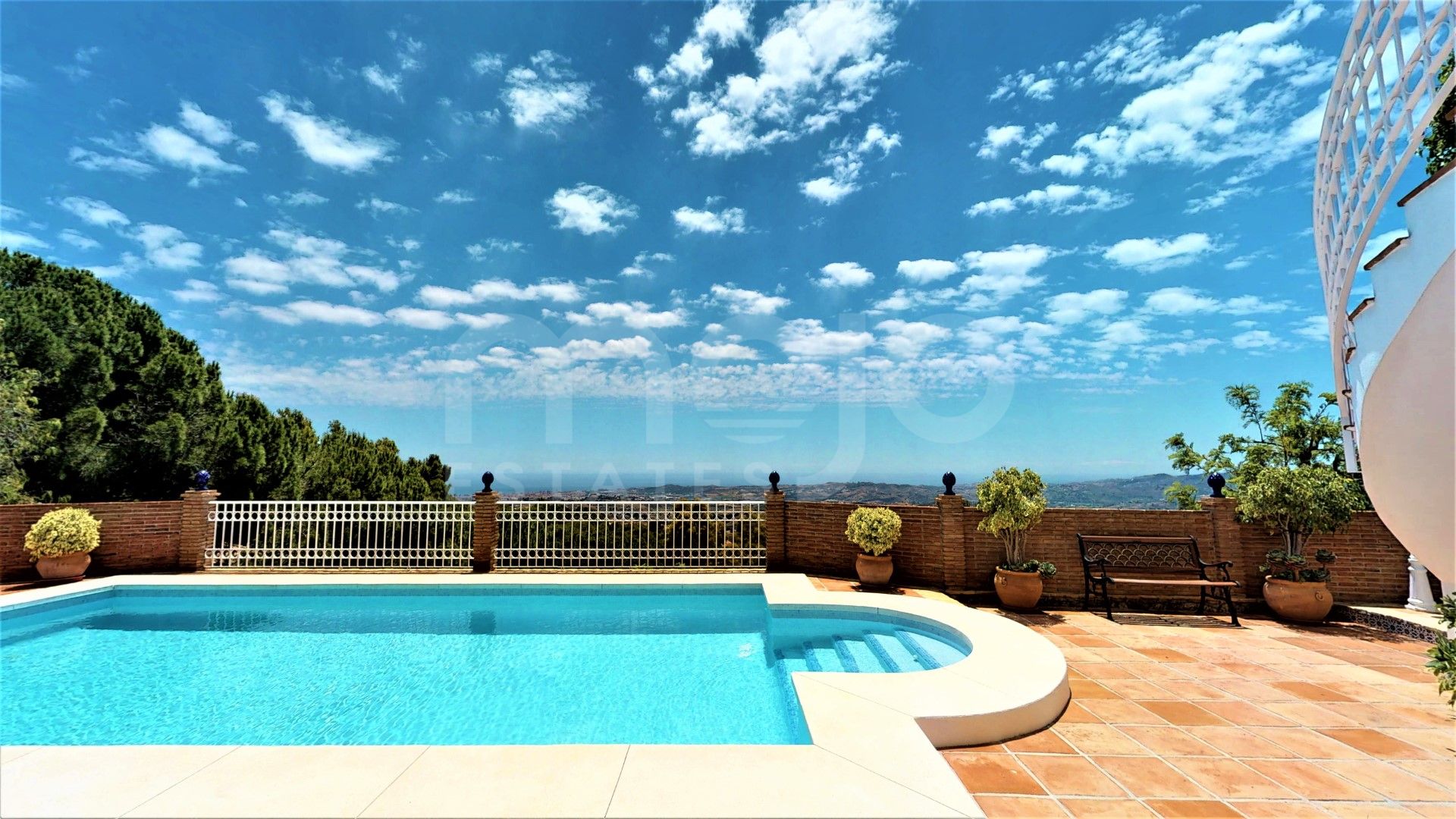 Villa til salg i Valtocado, Mijas