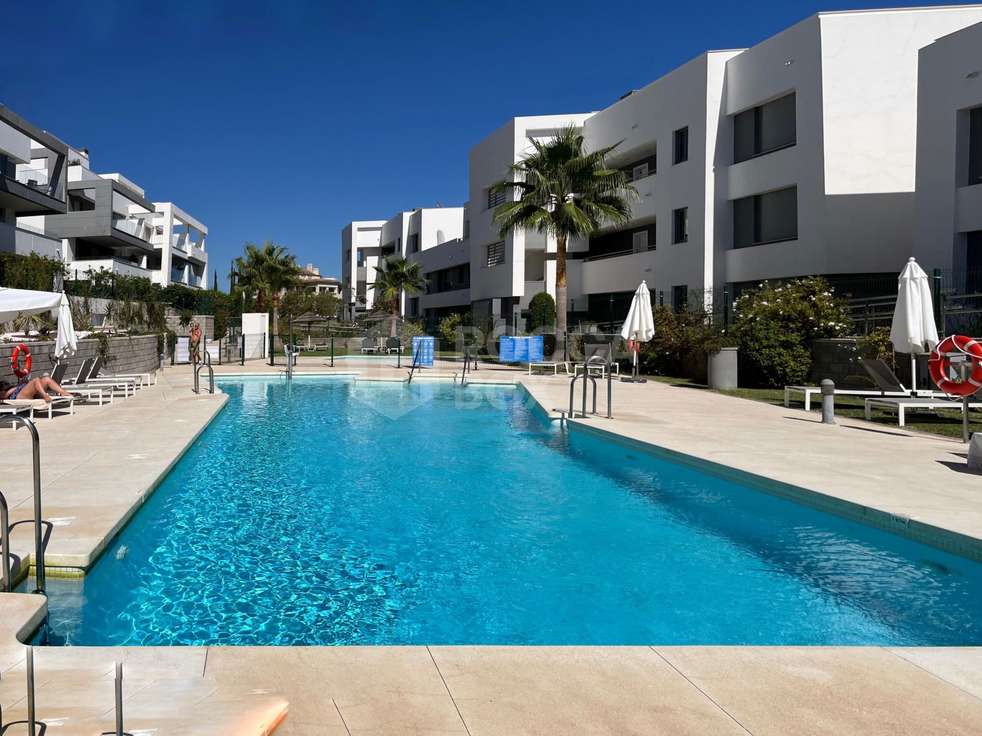 Apartments with four bedrooms, a garden, and a terrace.