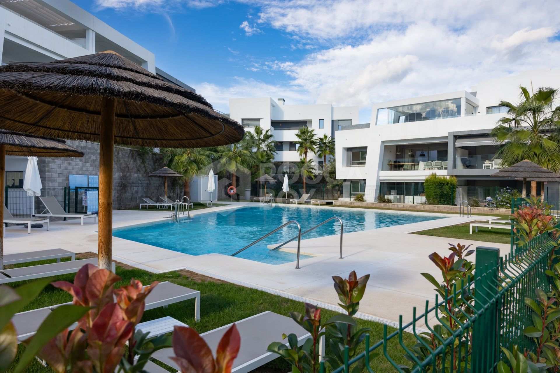 Apartments with four bedrooms, a garden, and a terrace.