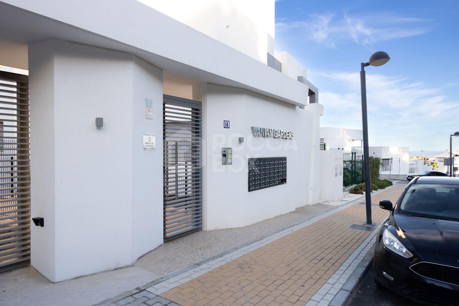 Apartments with four bedrooms, a garden, and a terrace.