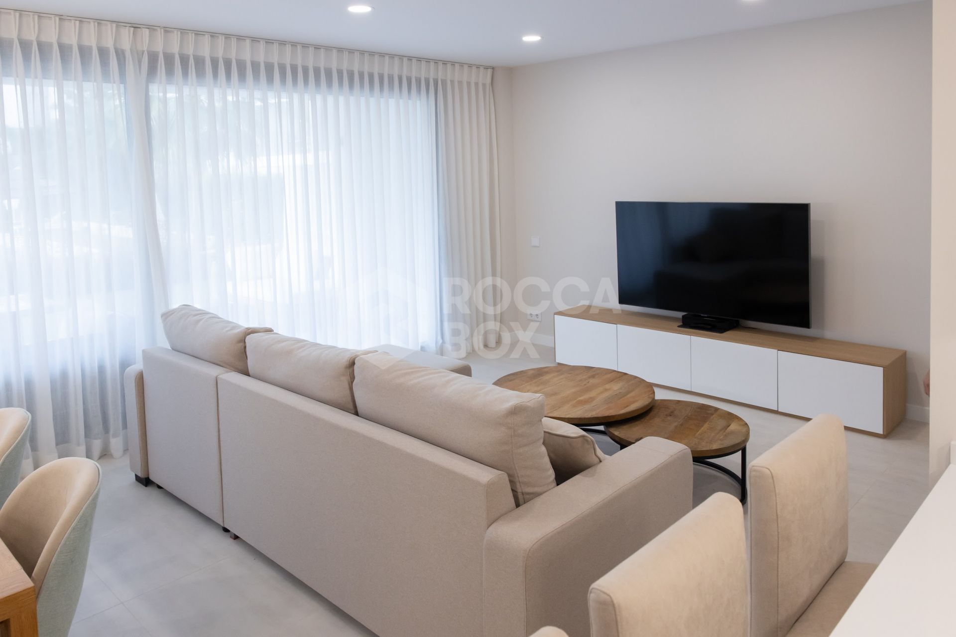 Apartments with 4 bedrooms, a garden, and a terrace.