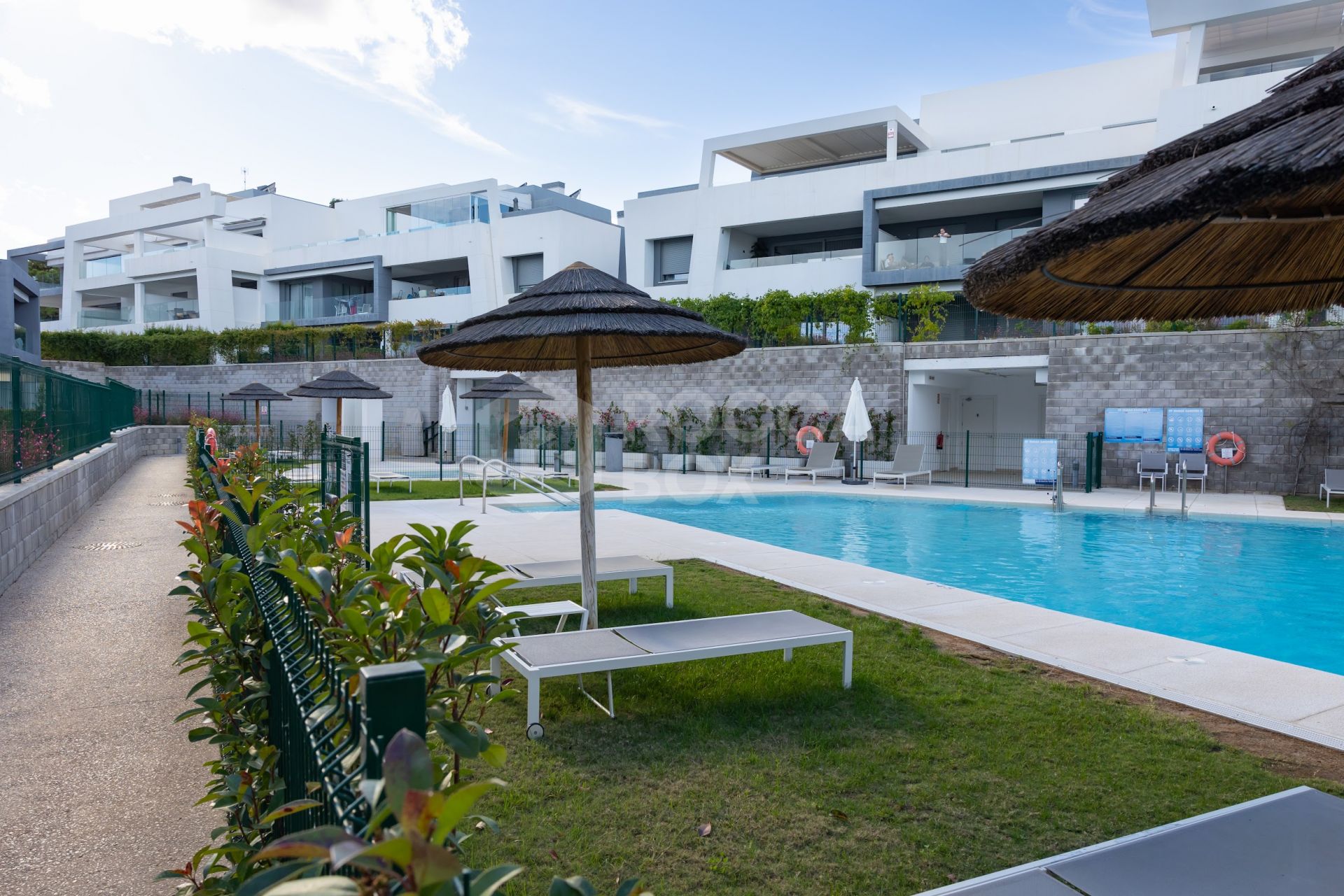 Apartments with four bedrooms, a garden, and a terrace.