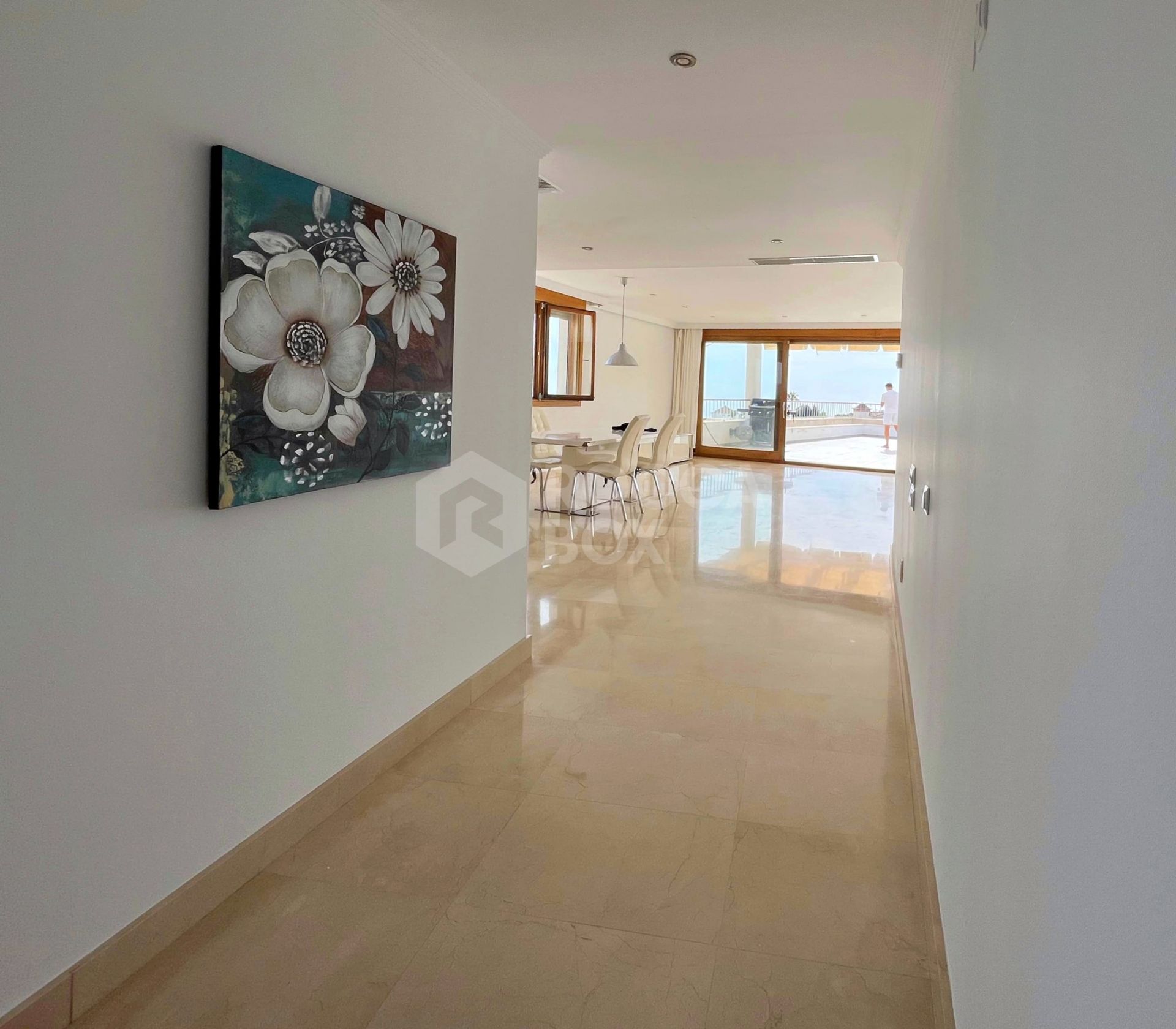 Stunning penthouse with 3 bedrooms, 2 terraces!