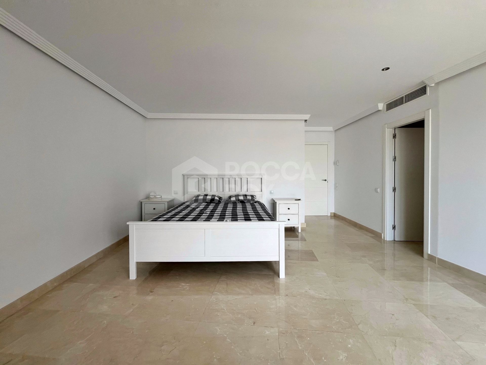 Stunning penthouse with 3 bedrooms, 2 terraces!