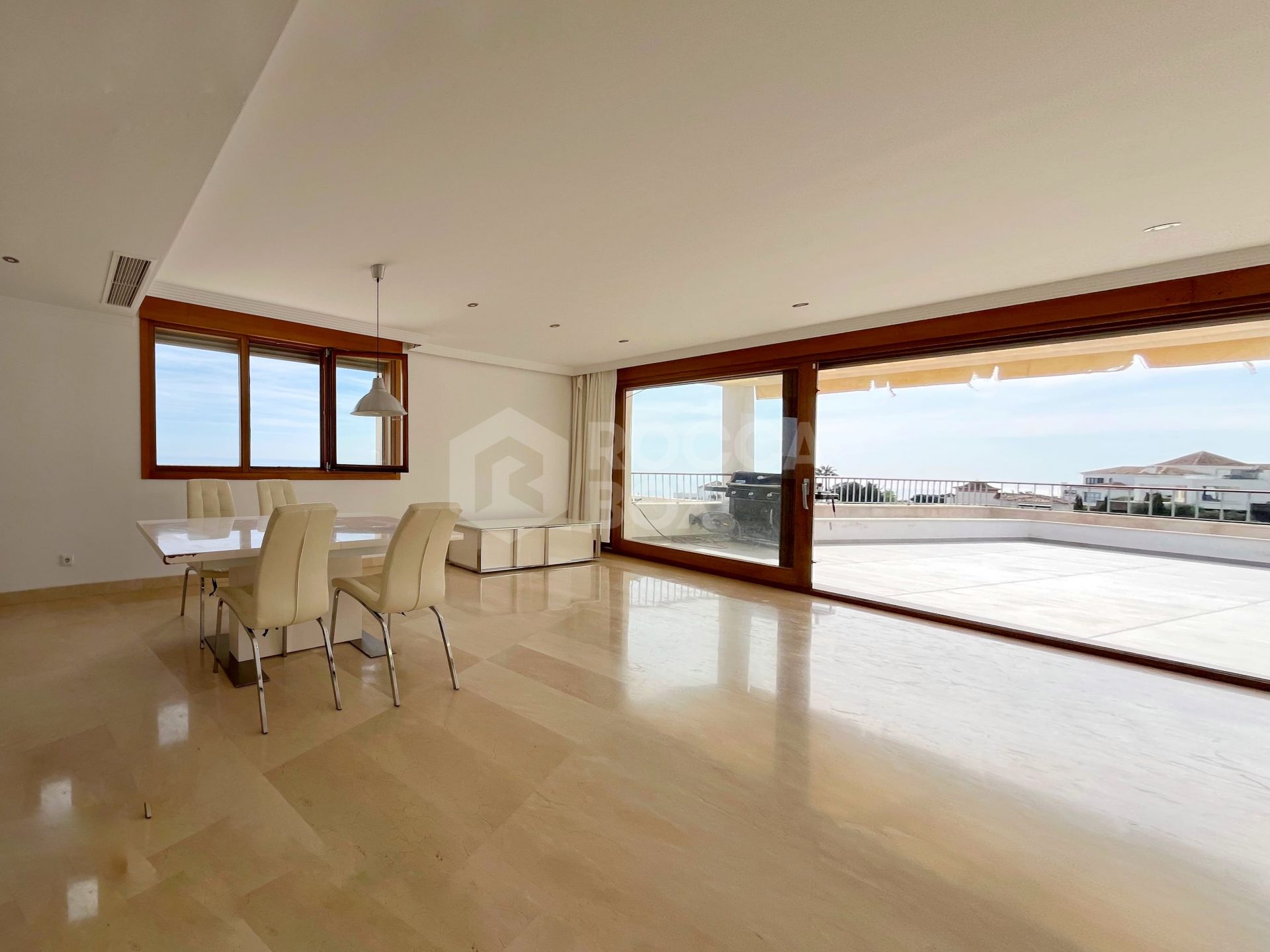 Stunning penthouse with 3 bedrooms, 2 terraces!