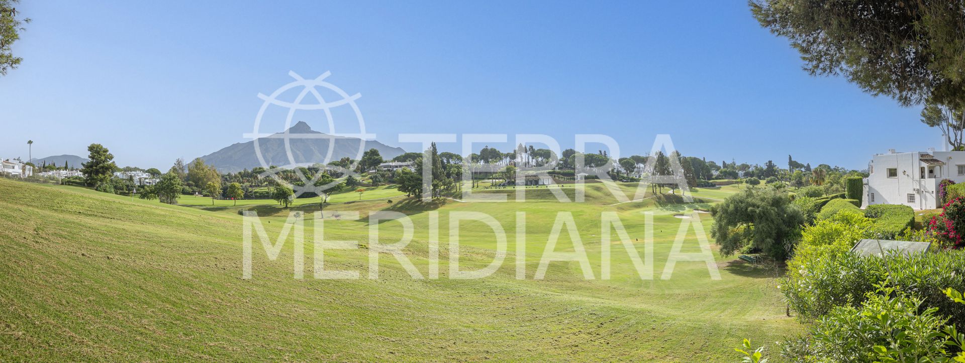 Town House in Azahara II, Marbella