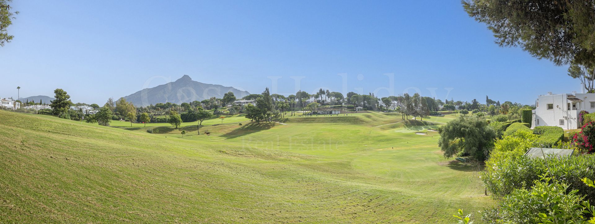Town House in Azahara II, Marbella