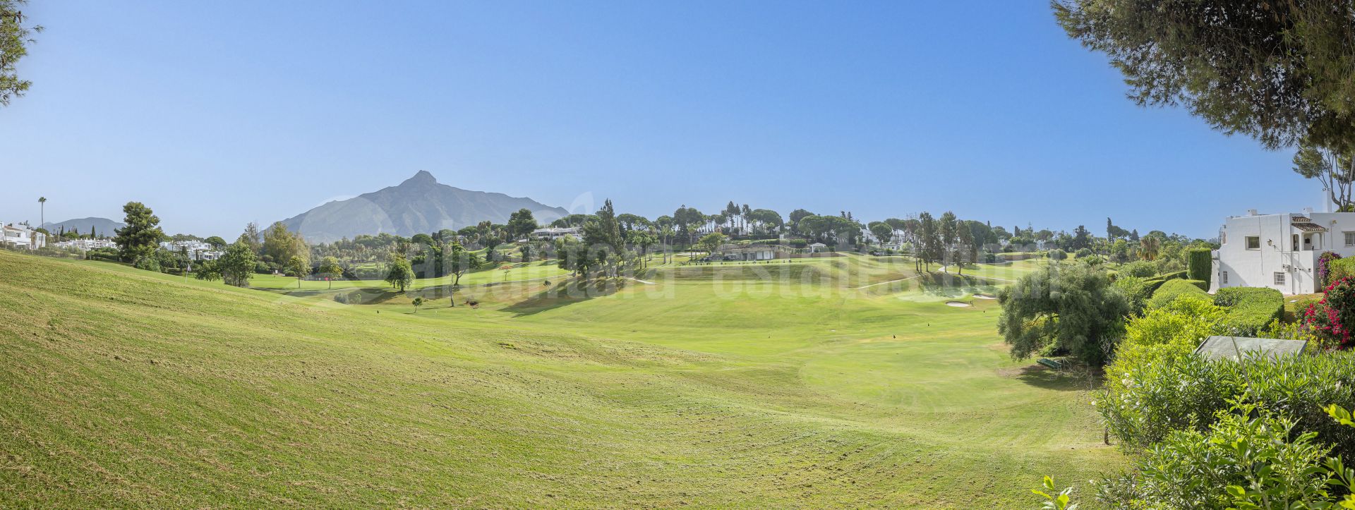 Town House in Azahara II, Marbella