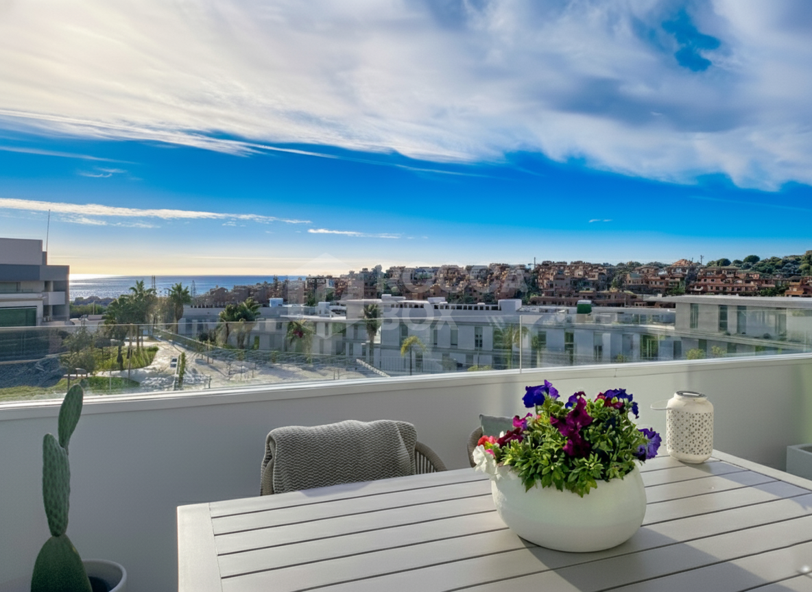 Penthouse with Sea Views and Spacious Solarium - West Estepona