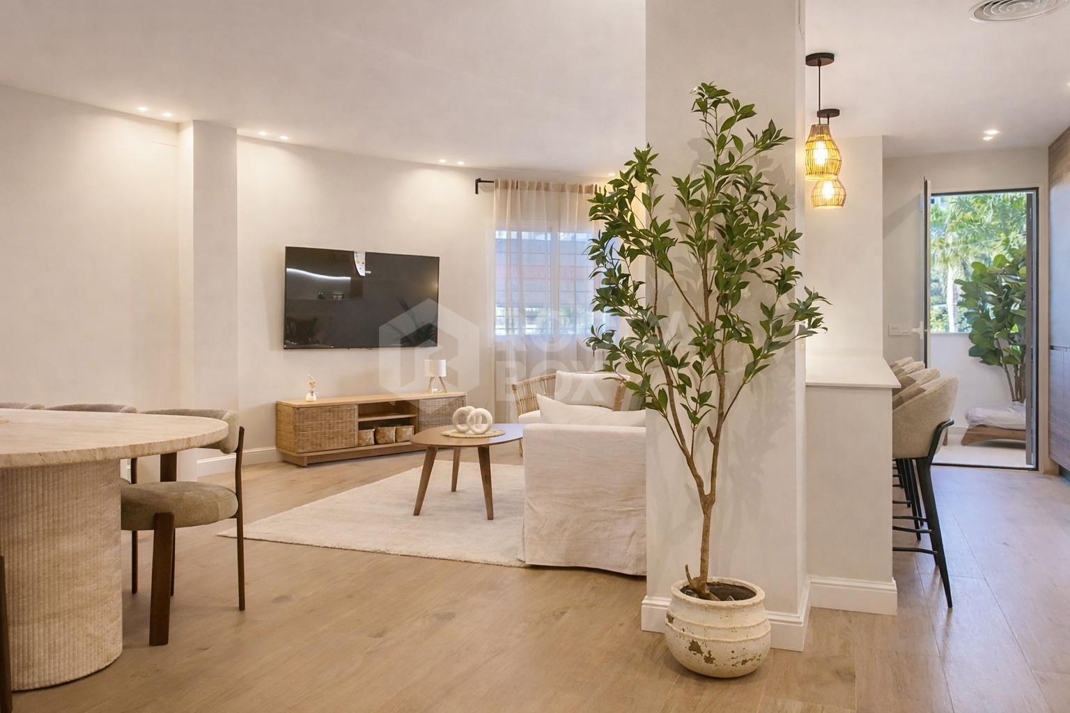 Fully Renovated and Furnished 3-Bedroom Apartment – Puerto de Estepona