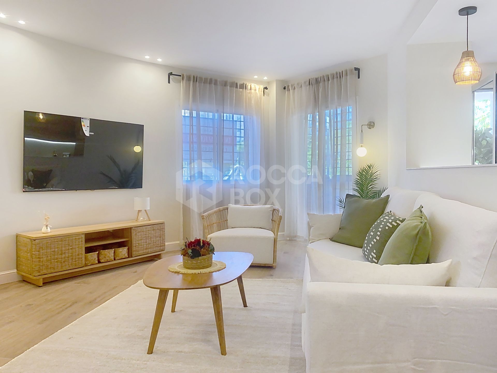 Fully Renovated and Furnished 3-Bedroom Apartment – Puerto de Estepona