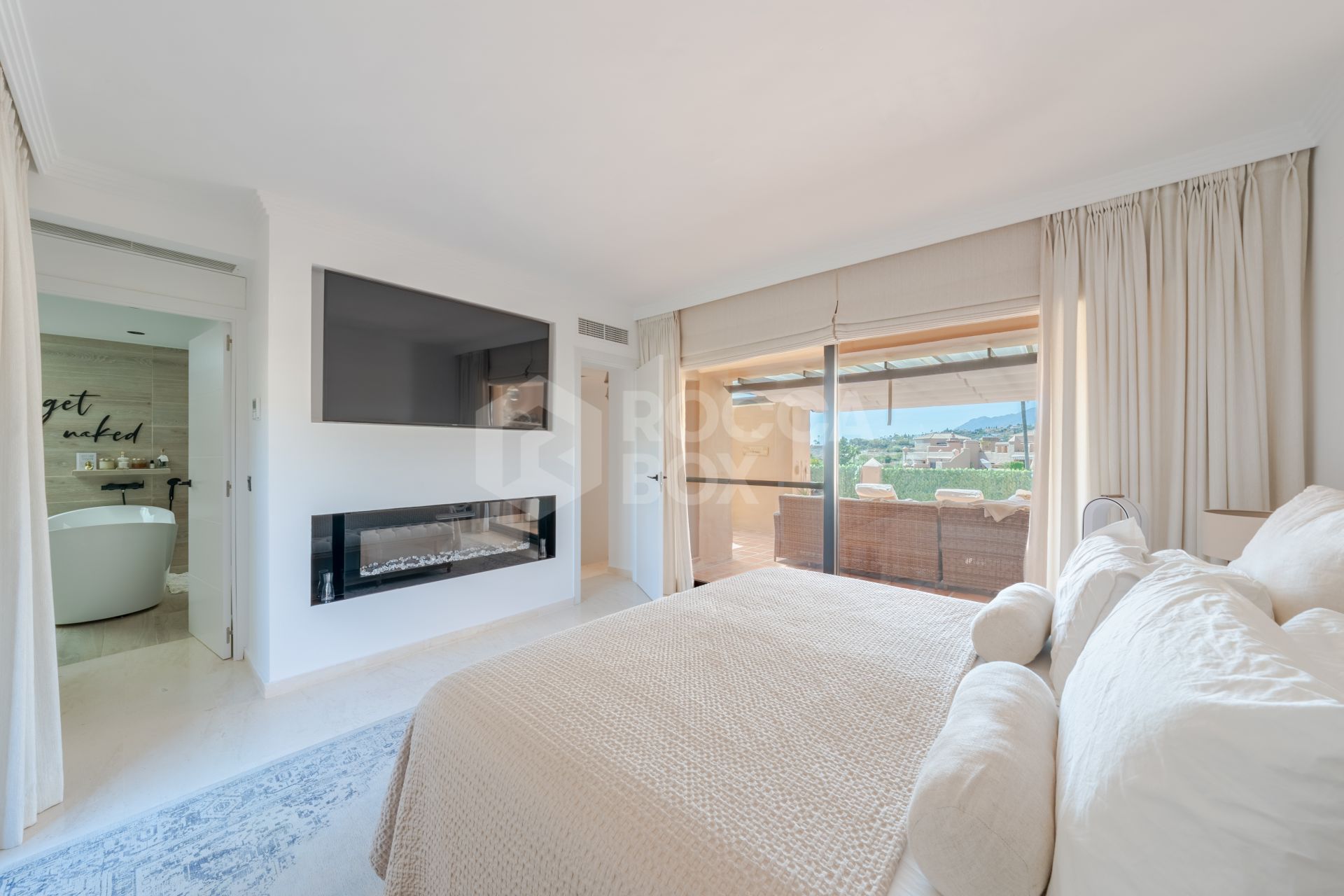 Stylish 3-Bedroom Duplex Penthouse in La Cartuja del Golf