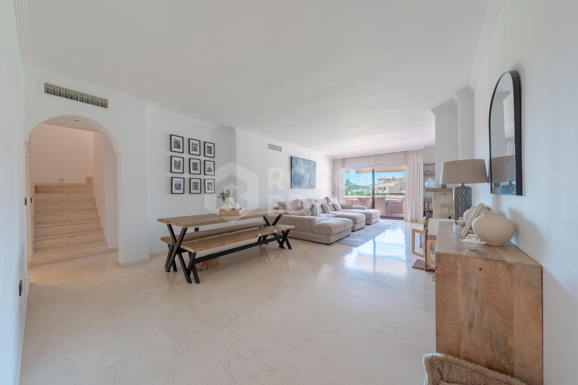 Stylish 3-Bedroom Duplex Penthouse in La Cartuja del Golf