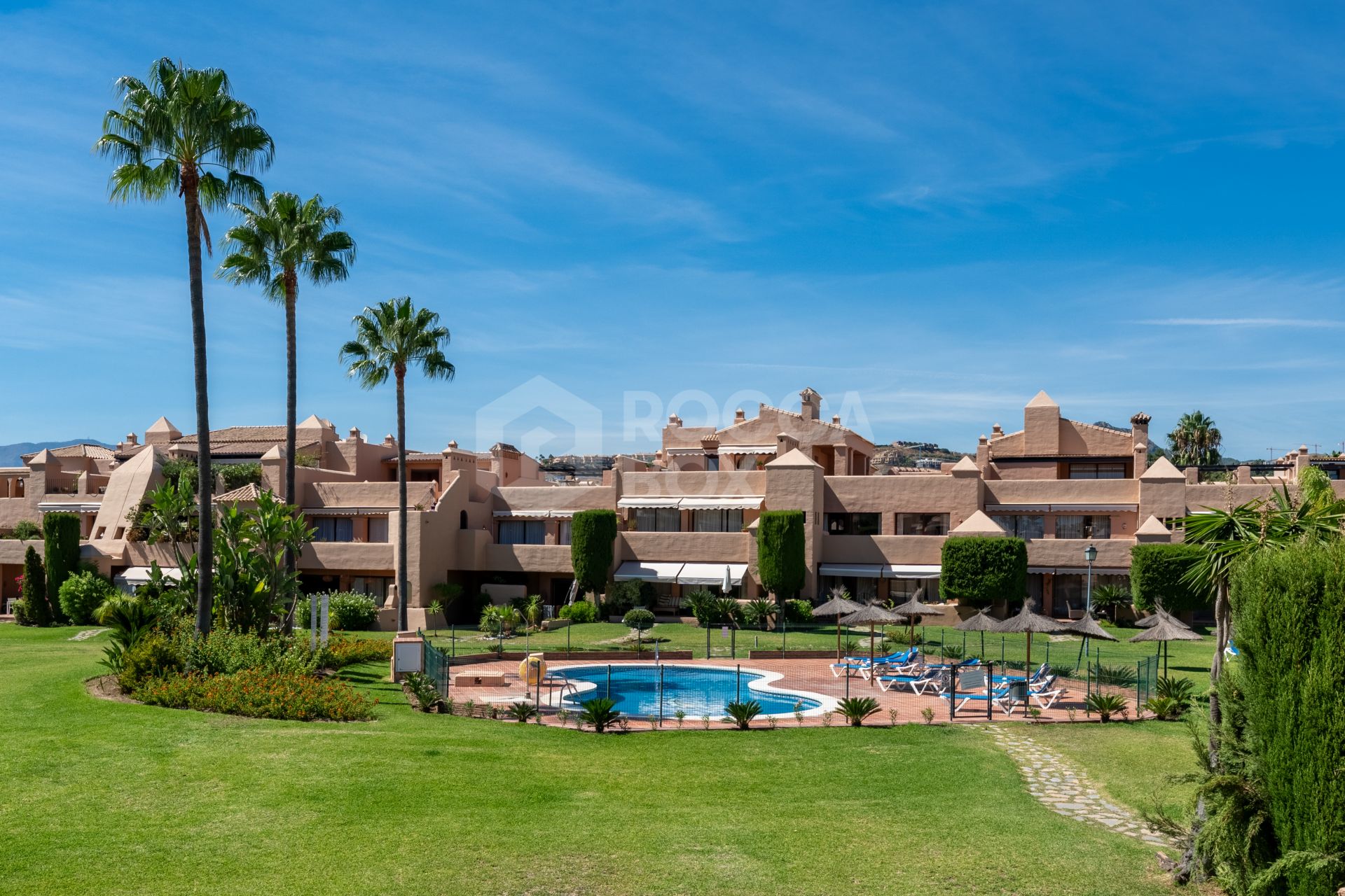 Stylish 3-Bedroom Duplex Penthouse in La Cartuja del Golf