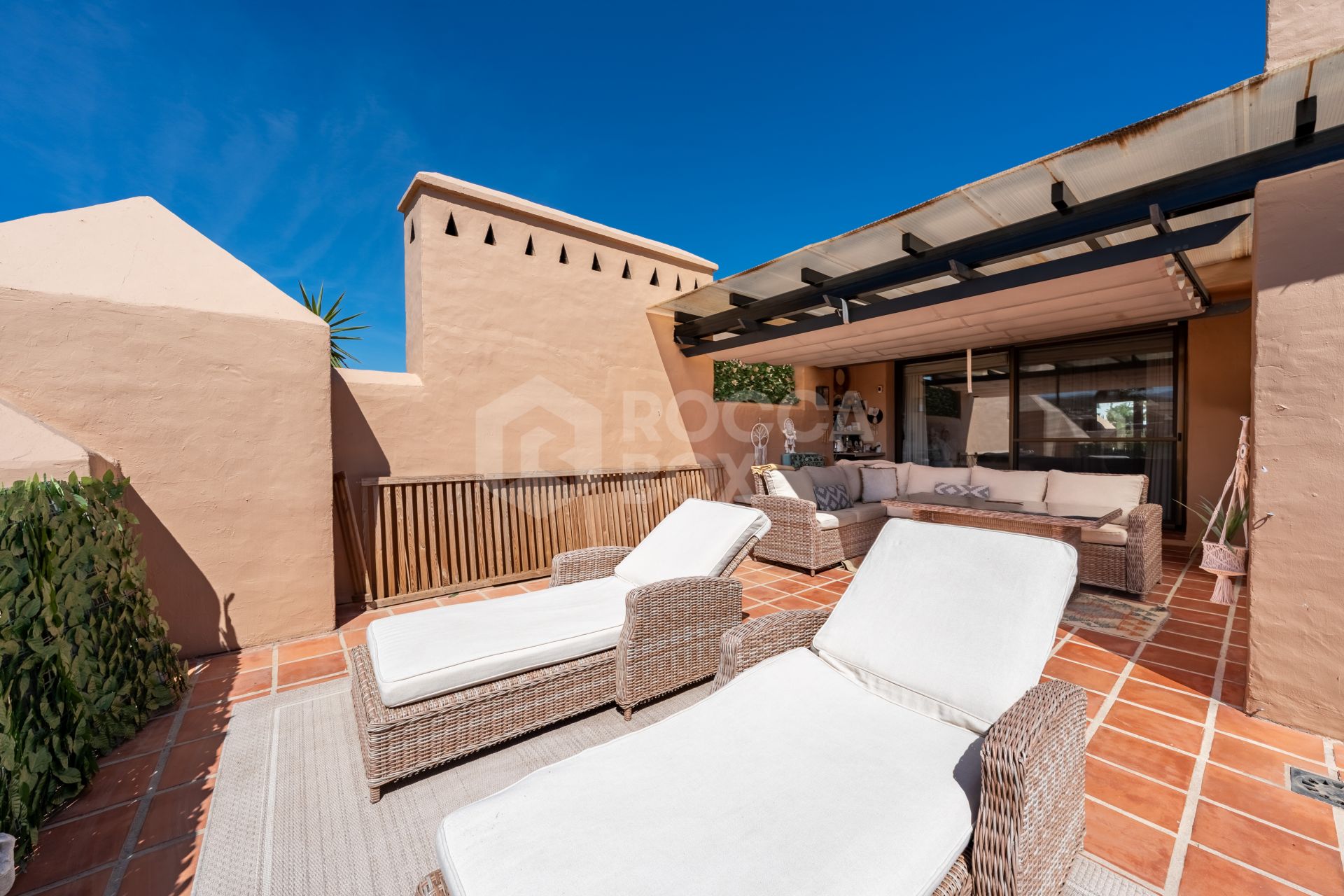 Stylish 3-Bedroom Duplex Penthouse in La Cartuja del Golf