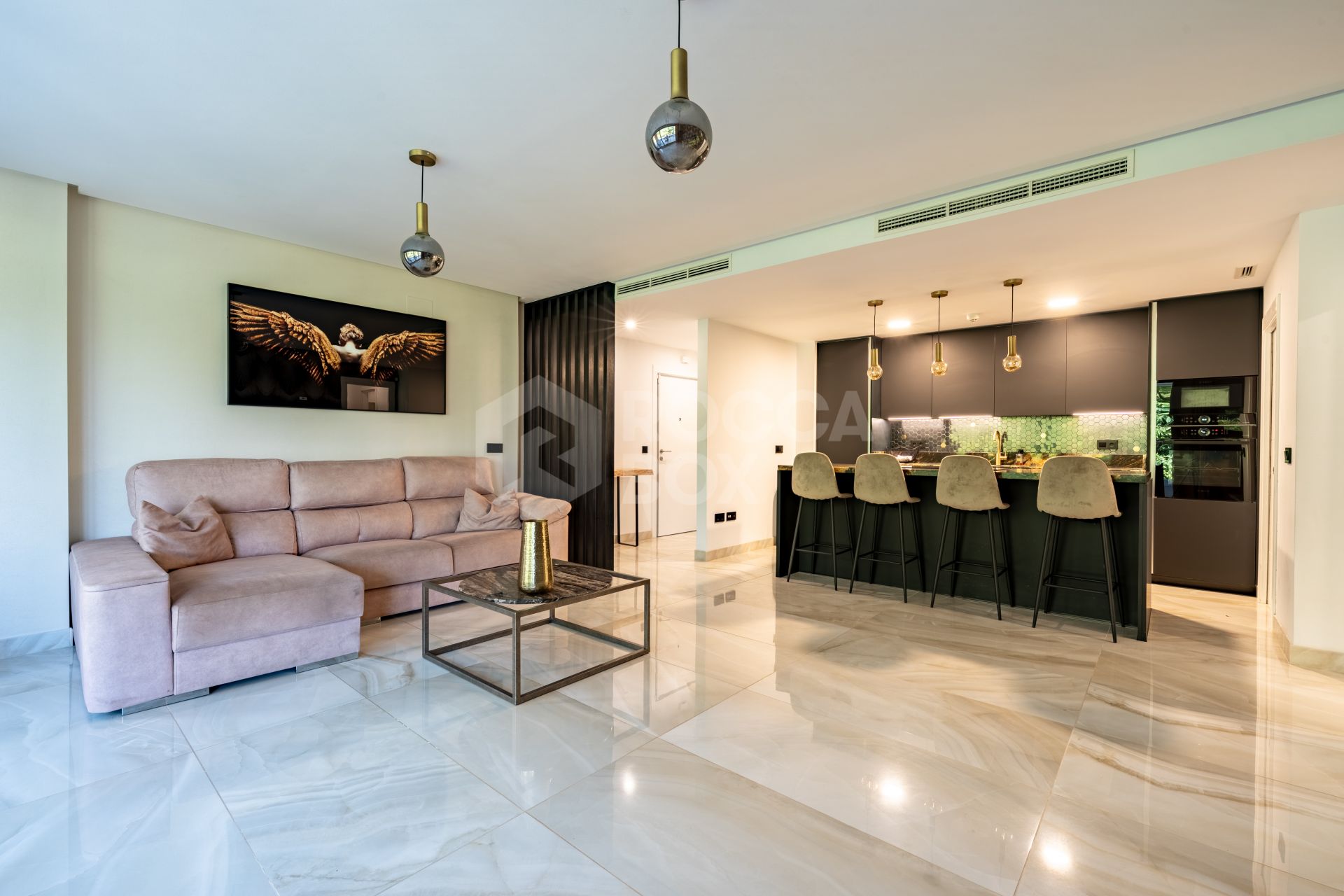 Stylish 3-Bedroom Apartment with Mountain Views - With Rental License!