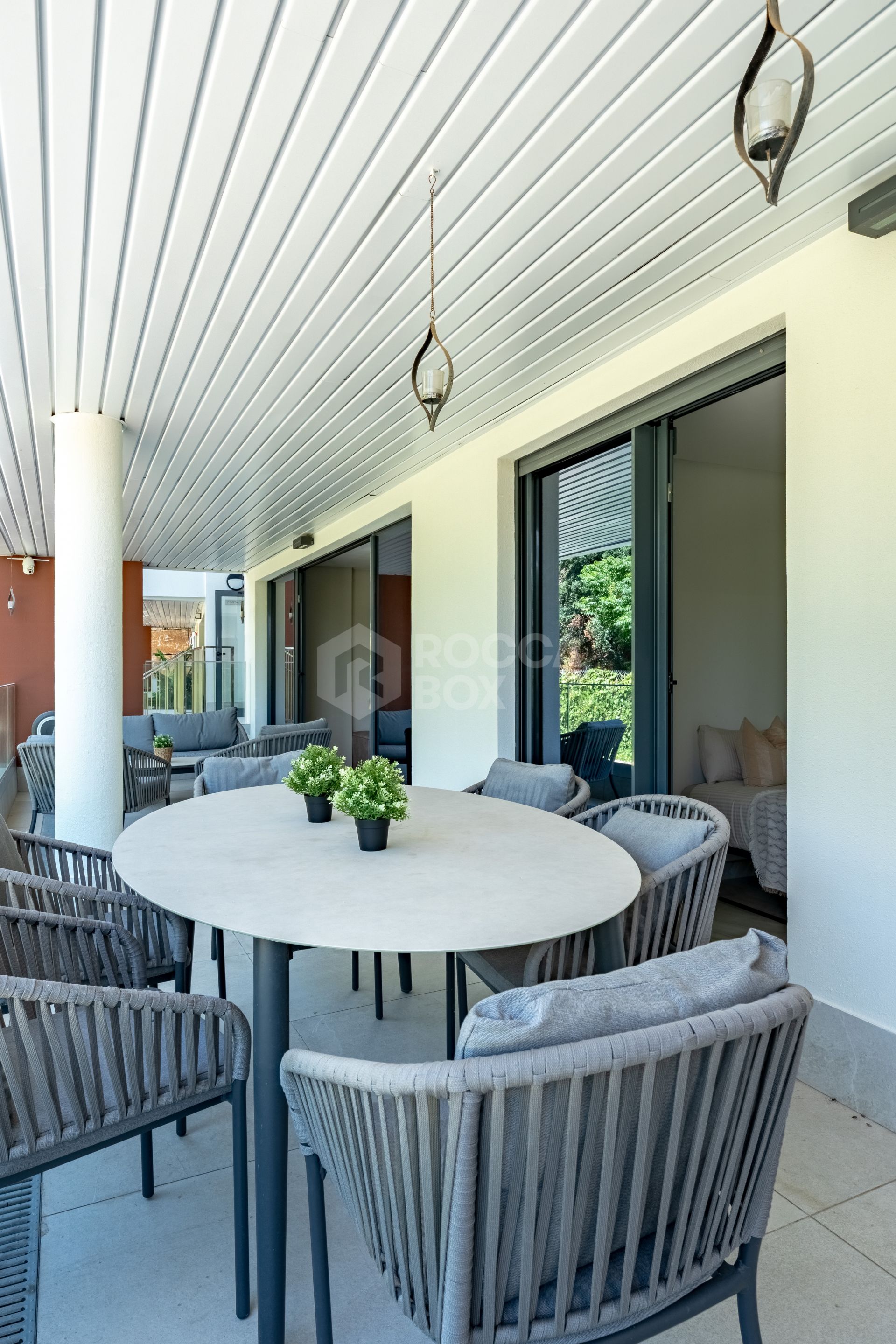 Stylish 3-Bedroom Apartment with Mountain Views - With Rental License!