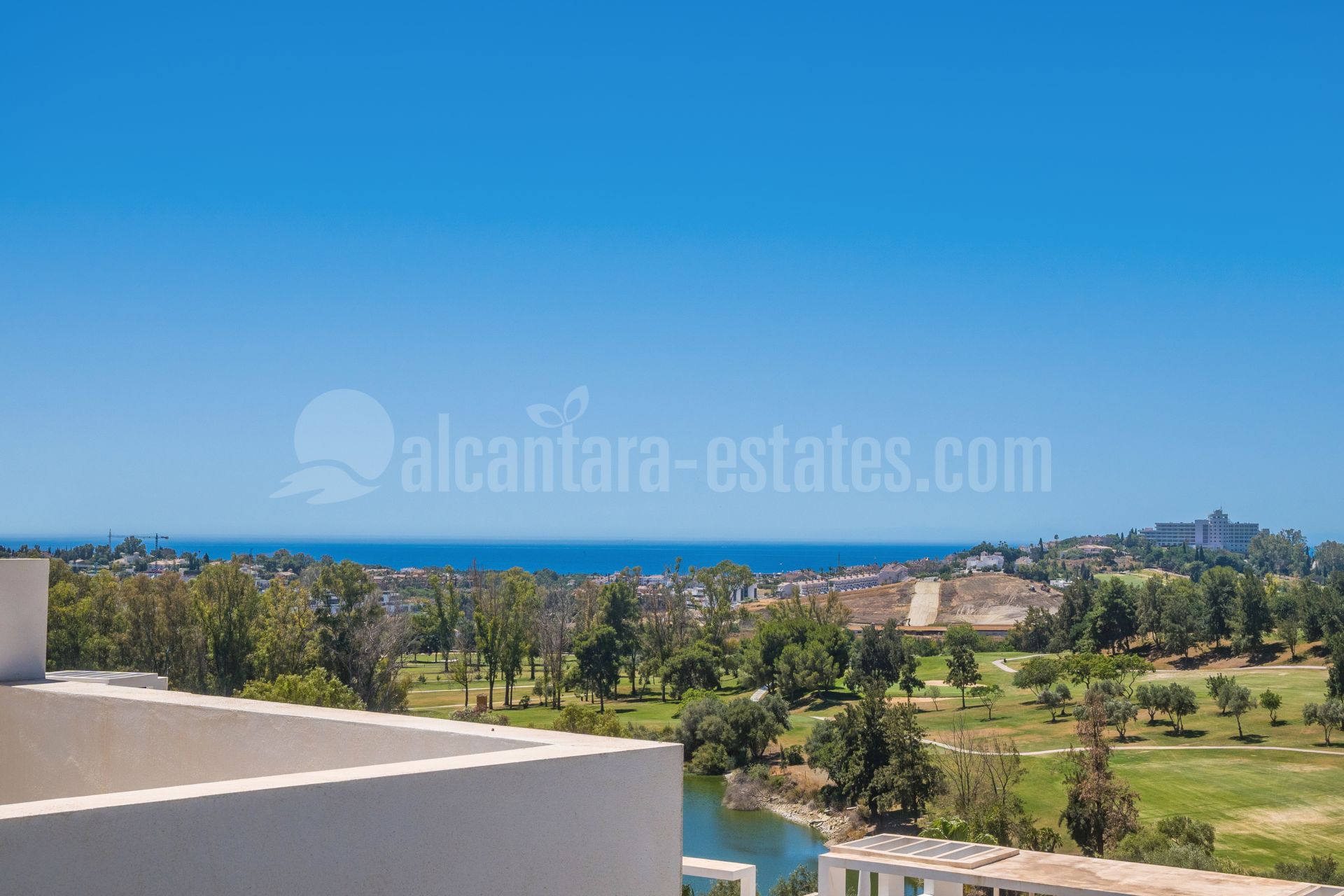 Atico Duplex en Atalaya Hills, Benahavis