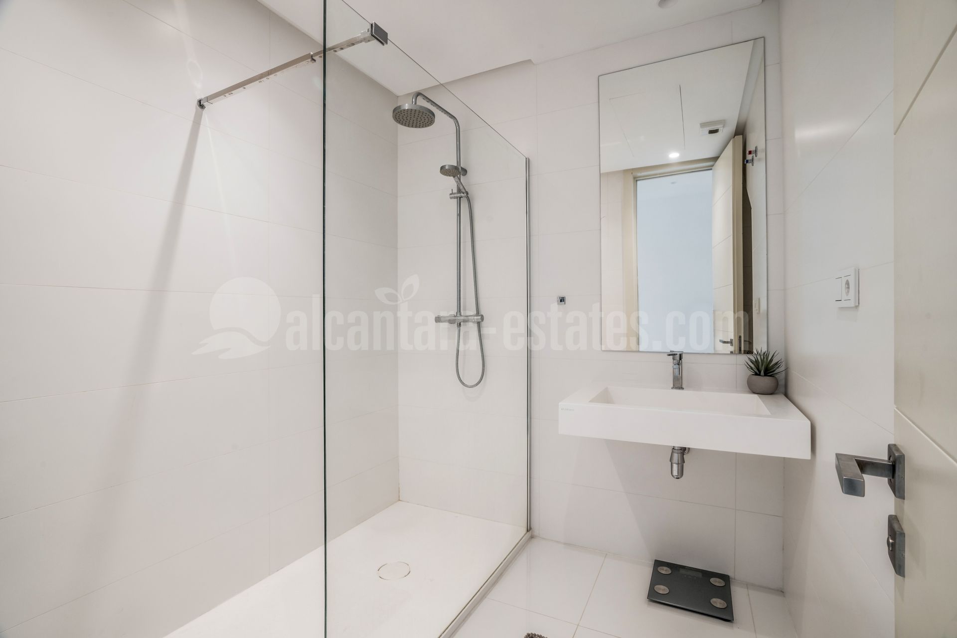 Atico Duplex en Atalaya Hills, Benahavis