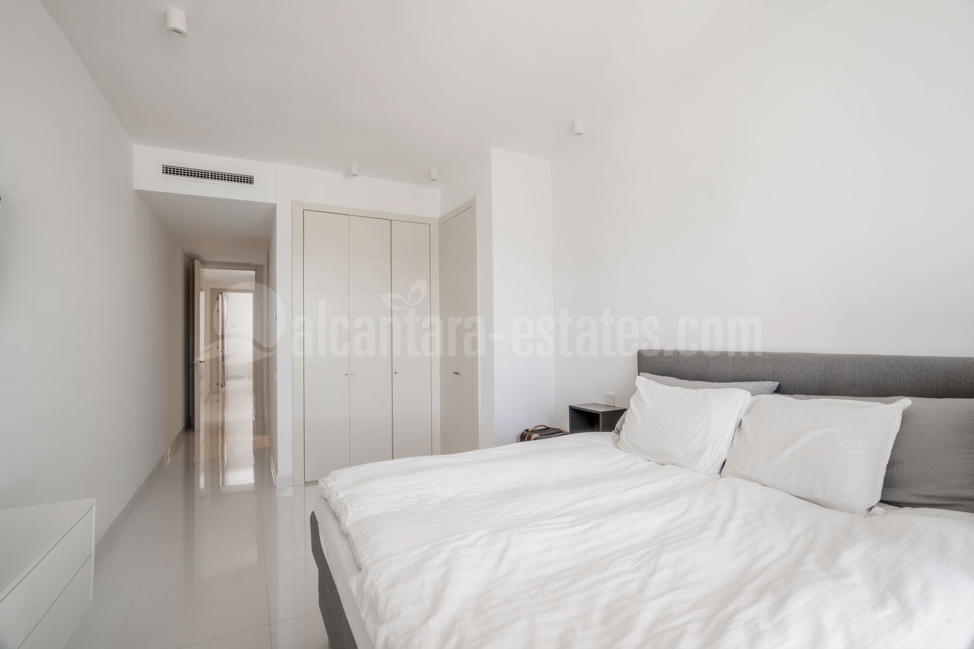 Atico Duplex en Atalaya Hills, Benahavis