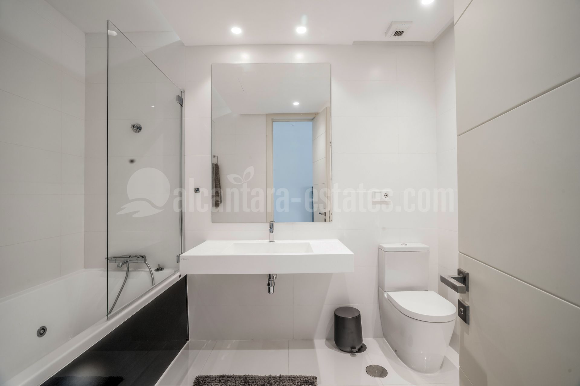 Atico Duplex en Atalaya Hills, Benahavis