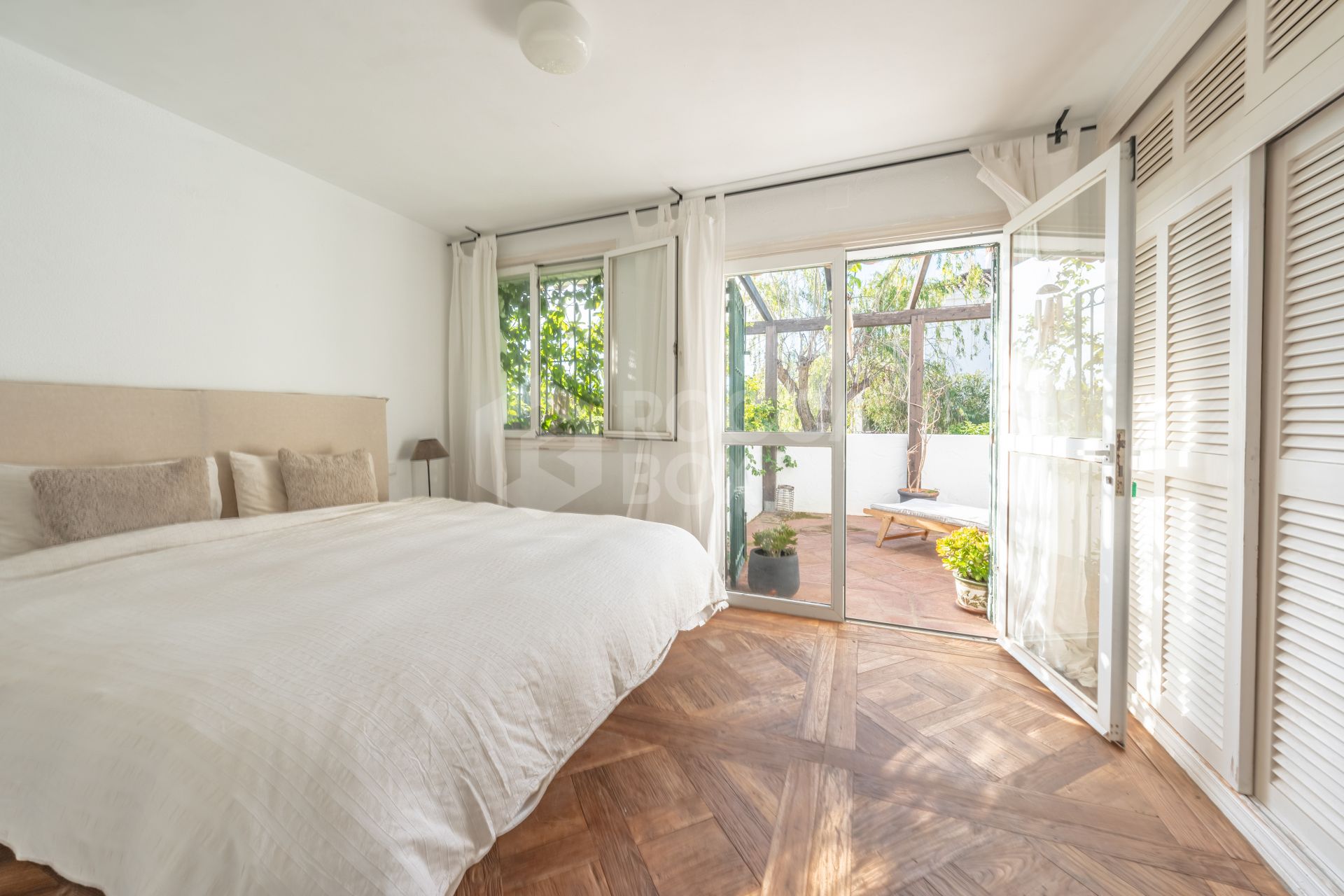 Charming & Artistic 4-Bedroom Villa in Atalaya