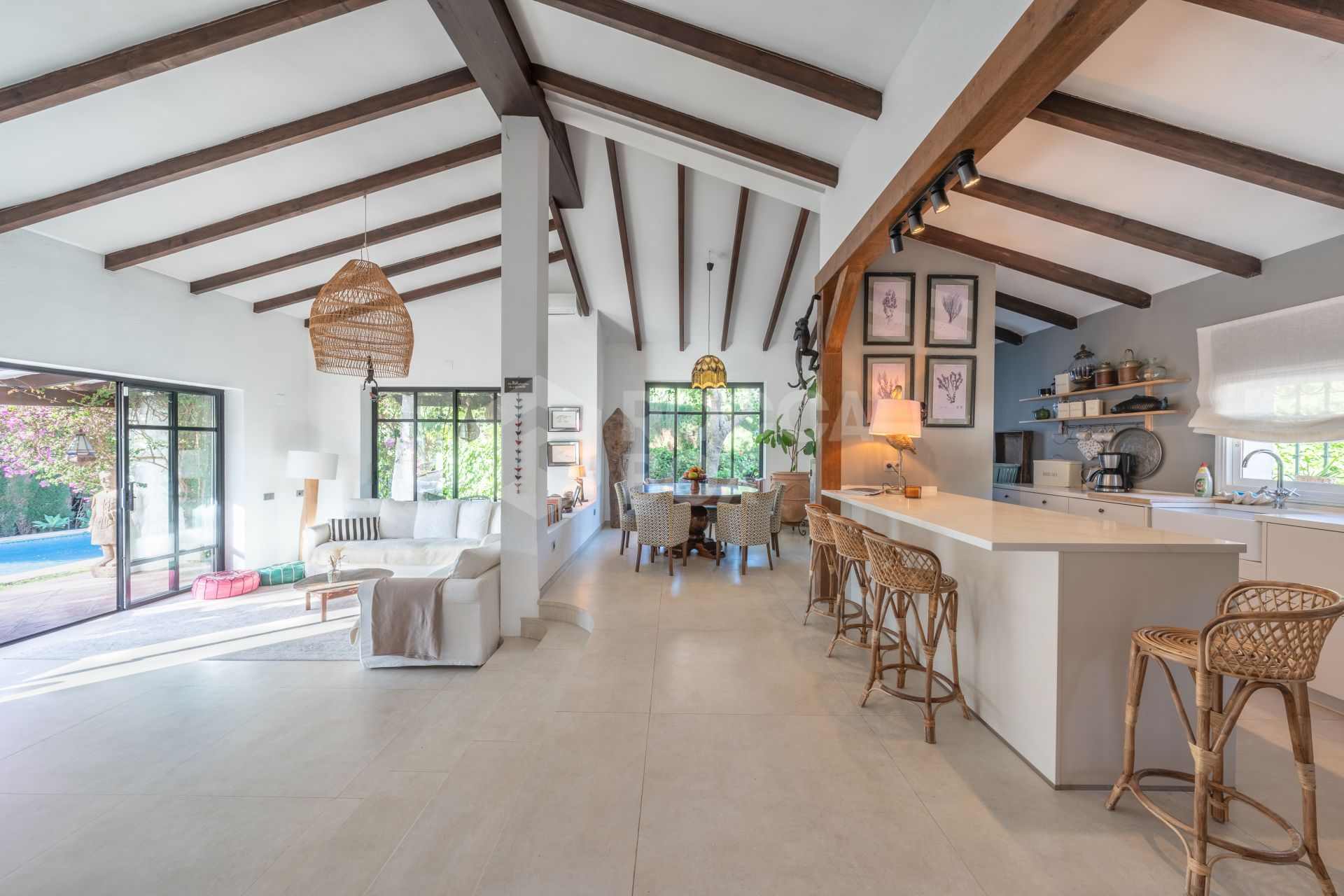 Charming & Artistic 4-Bedroom Villa in Atalaya