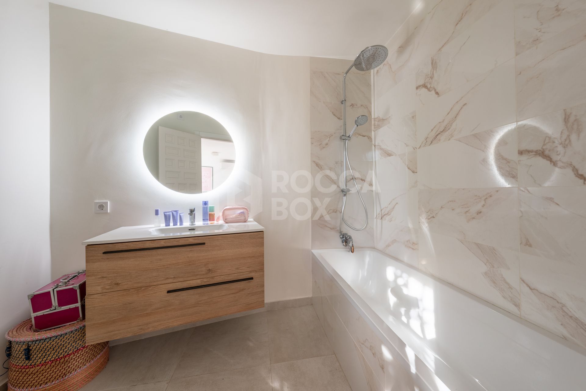 Charming & Artistic 4-Bedroom Villa in Atalaya