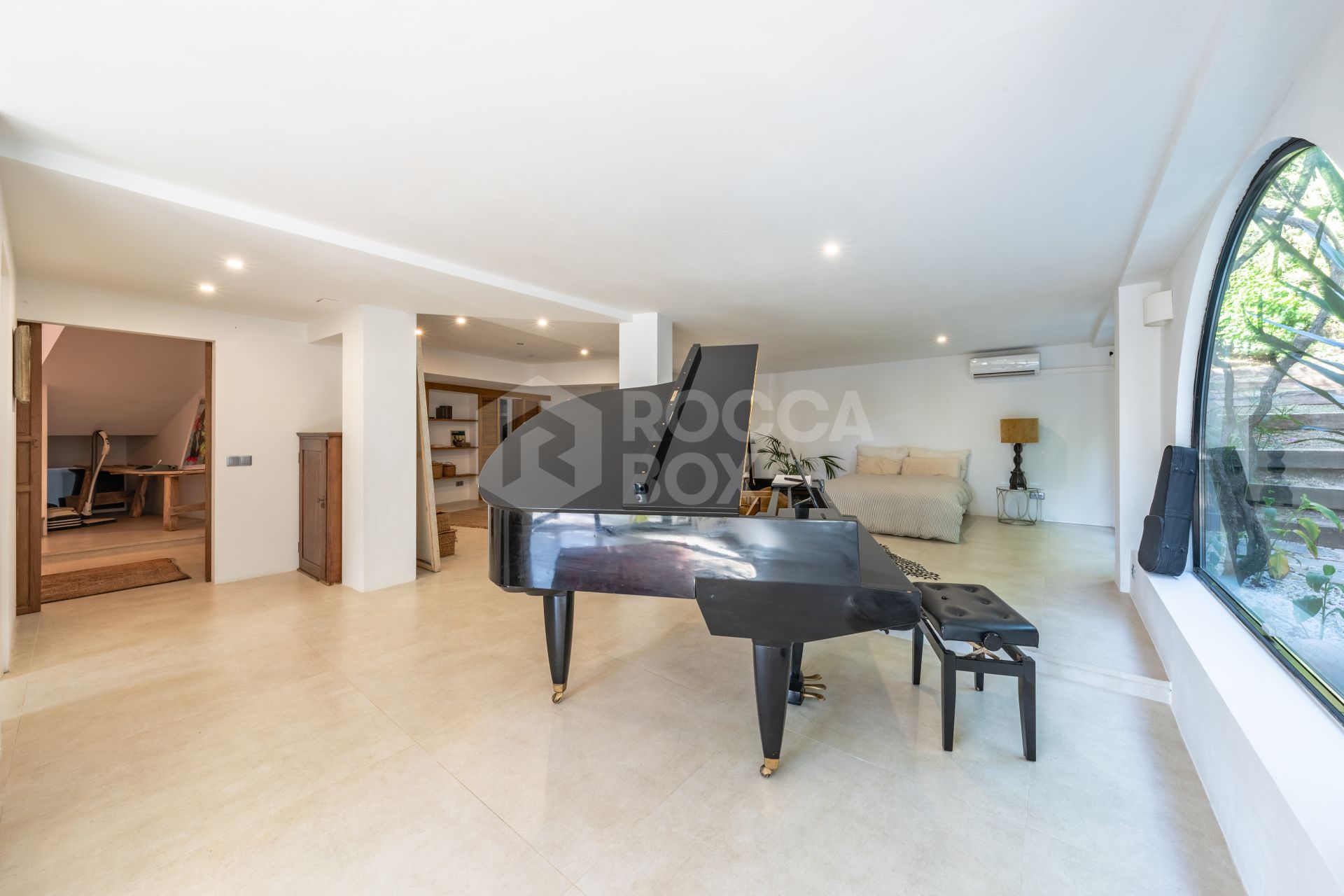 Charming & Artistic 4-Bedroom Villa in Atalaya