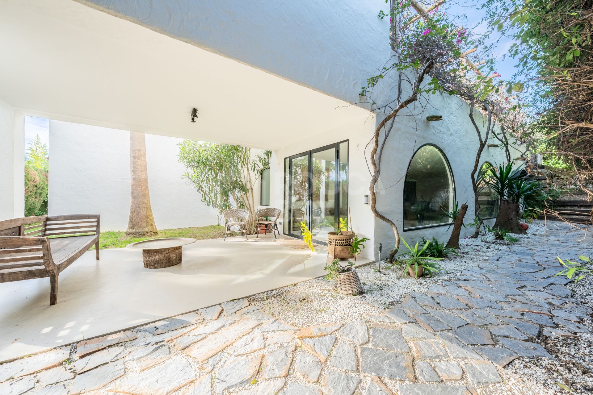 Charming & Artistic 4-Bedroom Villa in Atalaya