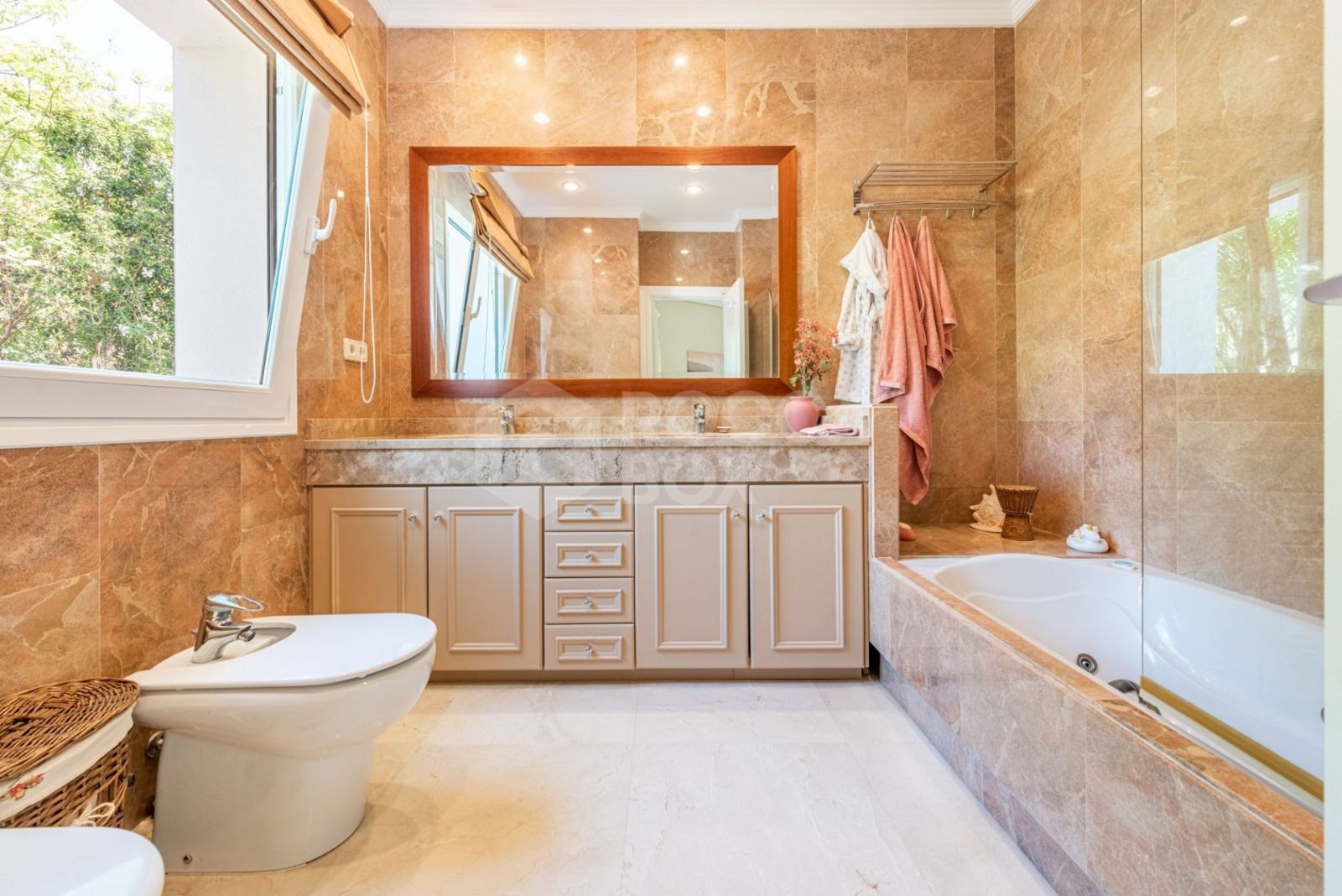 Andalusian luxury villa in El Paraiso Alto