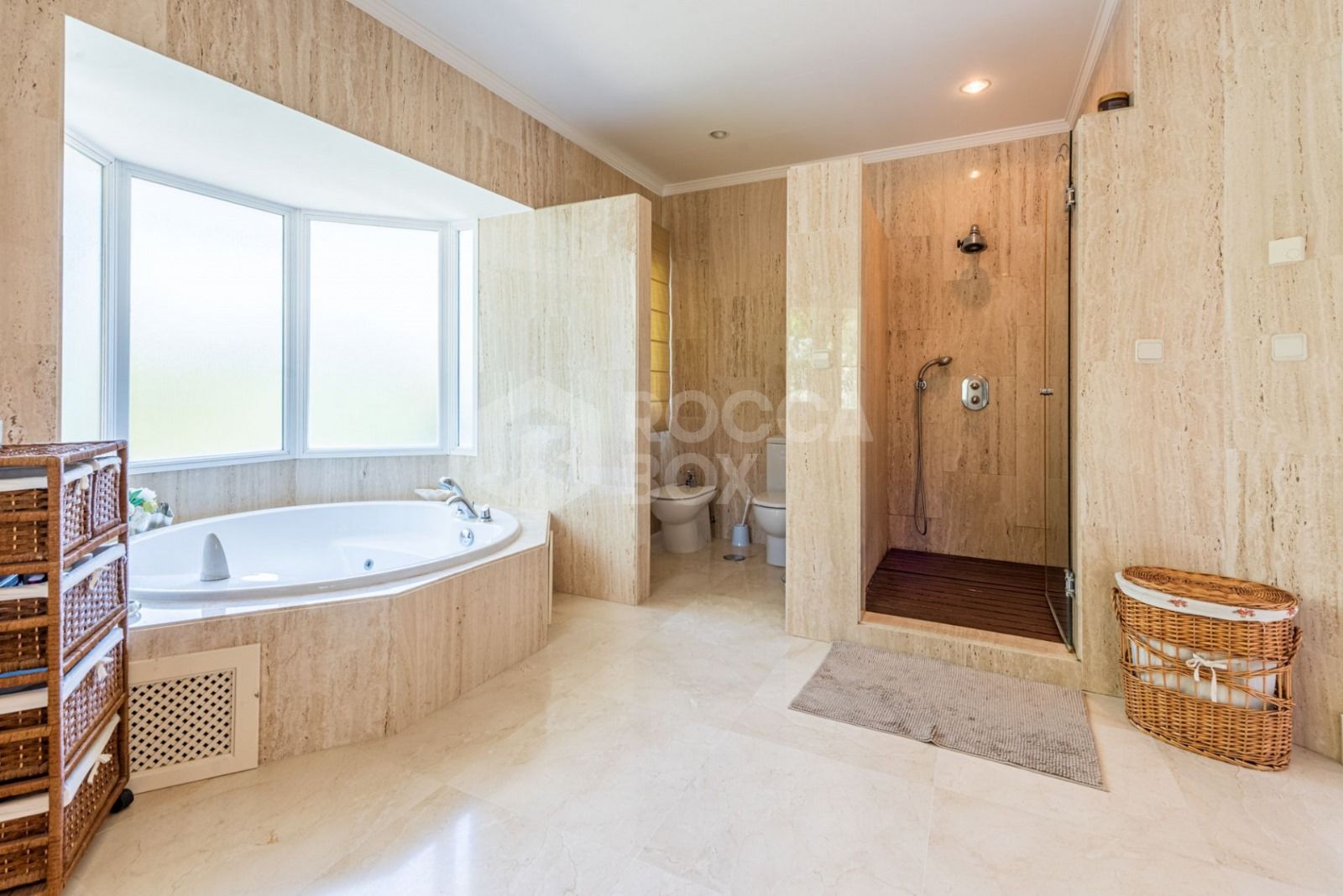 Andalusian luxury villa in El Paraiso Alto