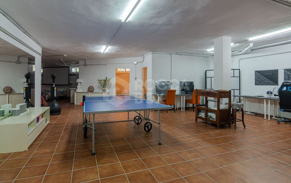 Andalusian luxury villa in El Paraiso Alto