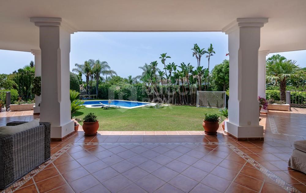 Andalusian luxury villa in El Paraiso Alto
