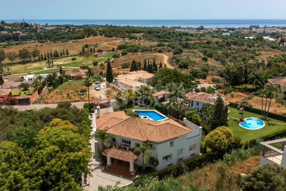 Andalusian luxury villa in El Paraiso Alto