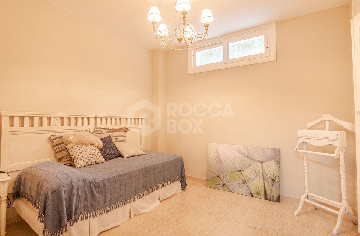 Andalusian luxury villa in El Paraiso Alto