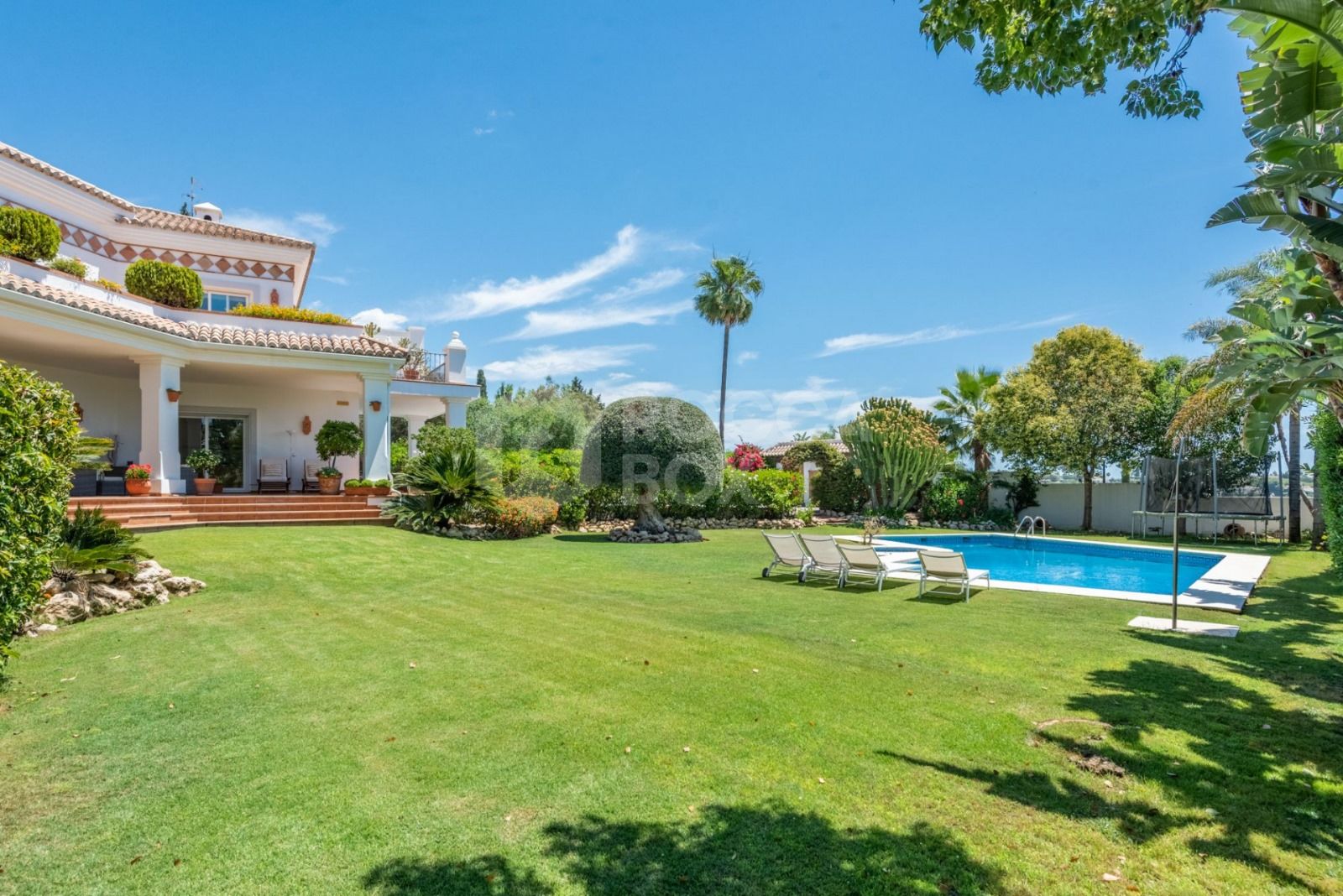 Andalusian luxury villa in El Paraiso Alto