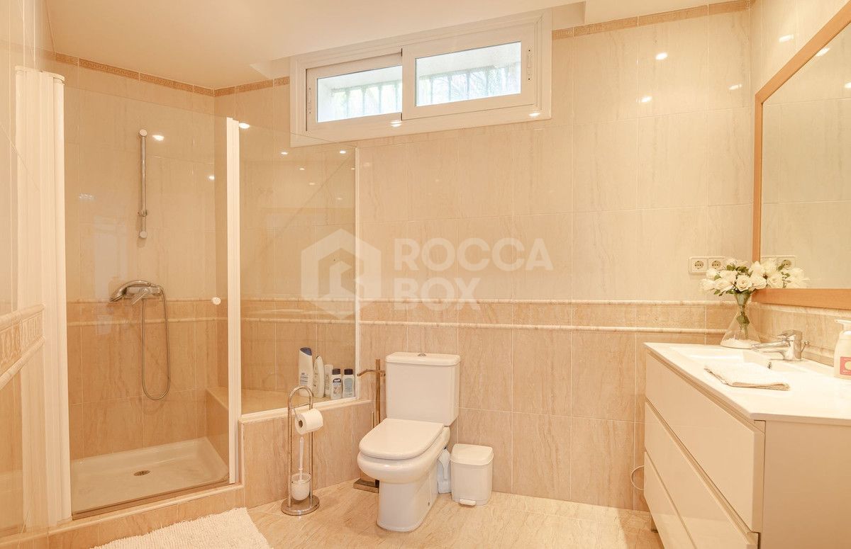 Andalusian luxury villa in El Paraiso Alto