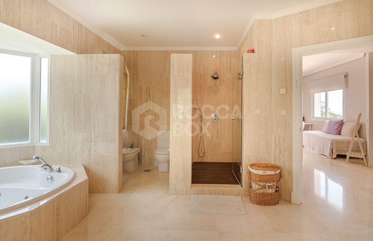 Andalusian luxury villa in El Paraiso Alto