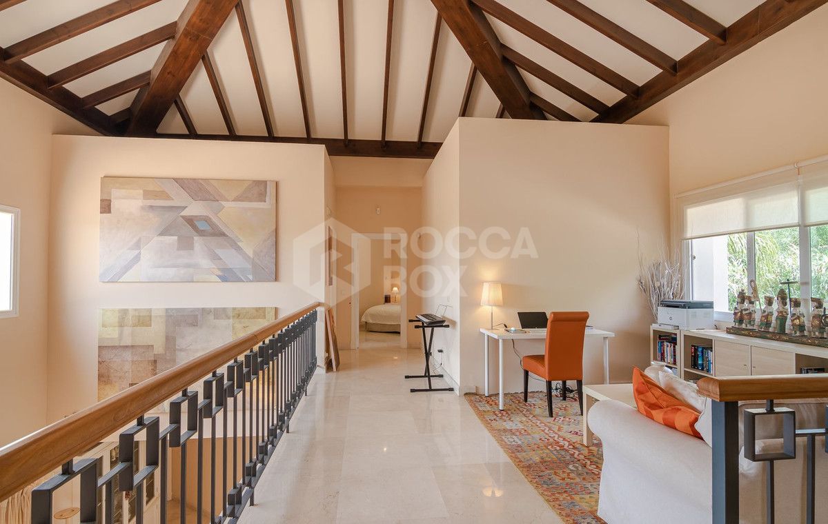 Andalusian luxury villa in El Paraiso Alto