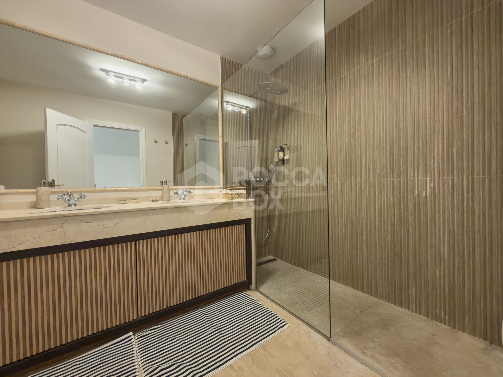 Beachfront Apartment for Sale in Golden Beach Marbella