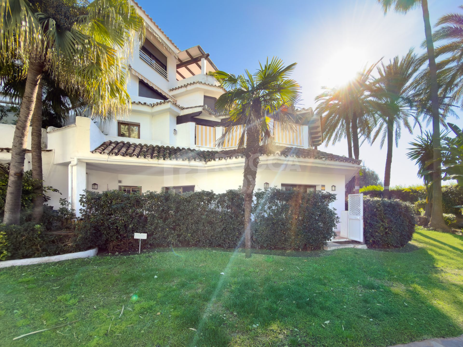 Beachfront Apartment for Sale in Golden Beach Marbella